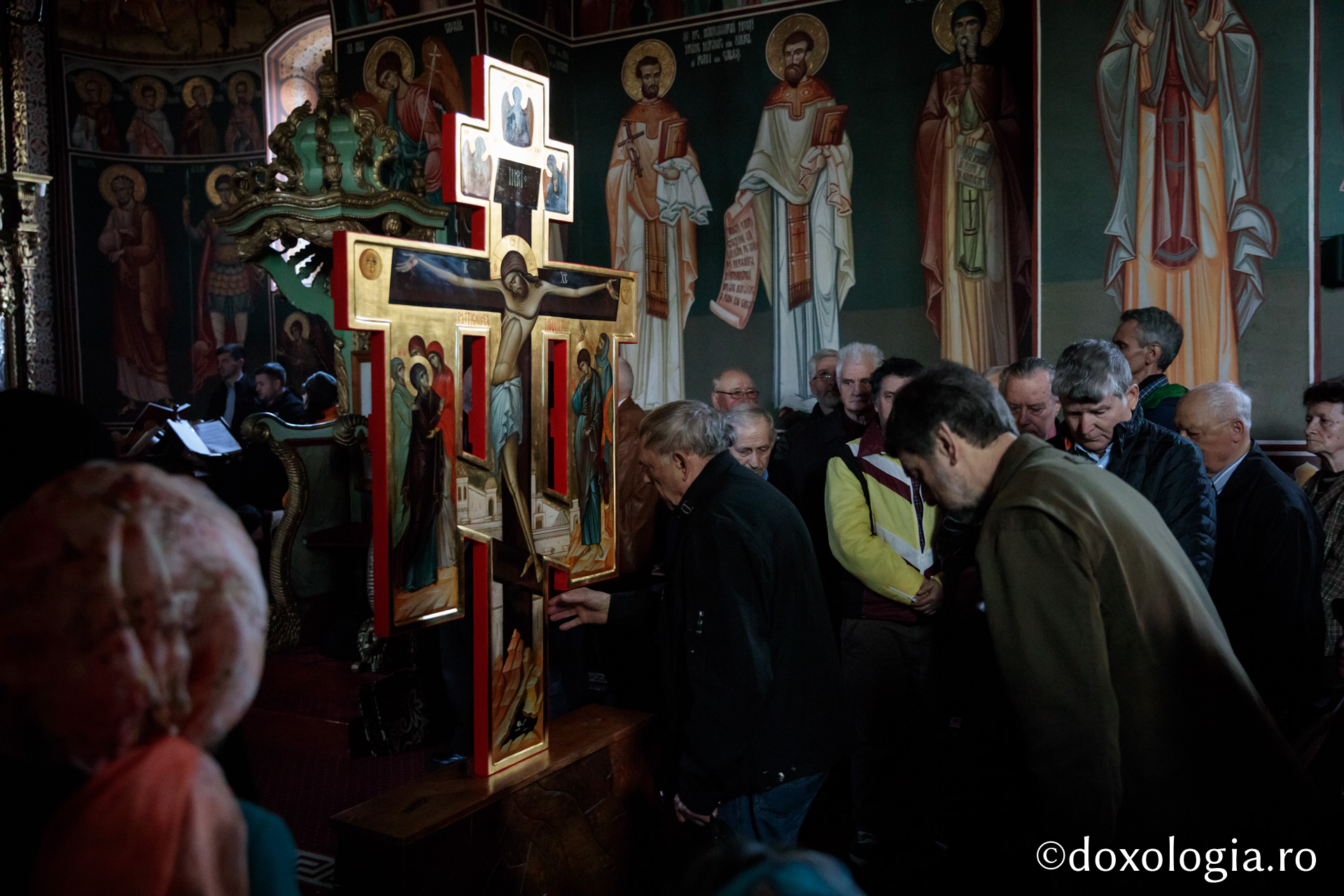 Și eu L-am răstignit pe Hristos – pelerini pe drumul spre Înviere