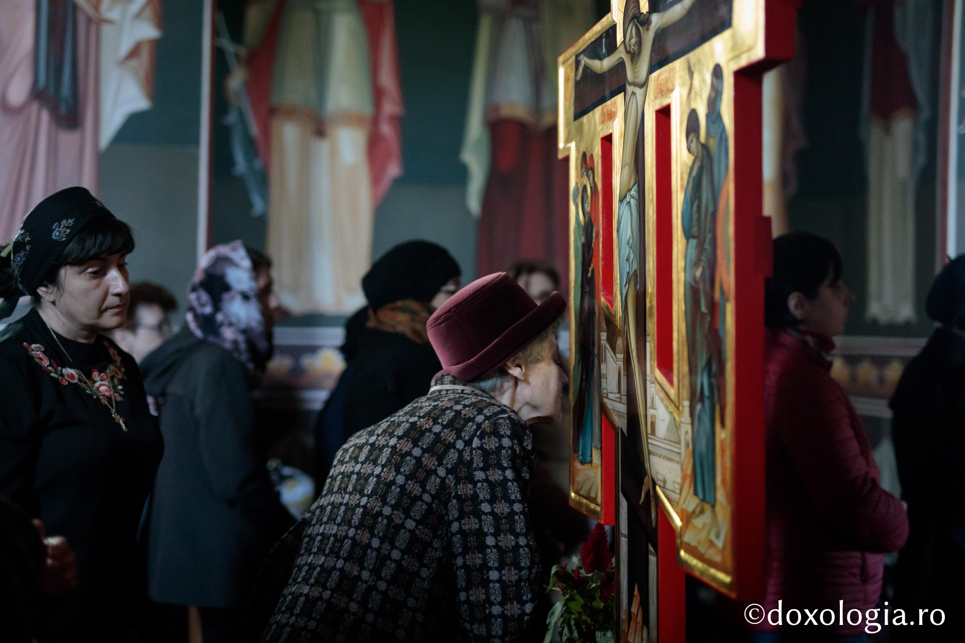 Și eu L-am răstignit pe Hristos – pelerini pe drumul spre Înviere