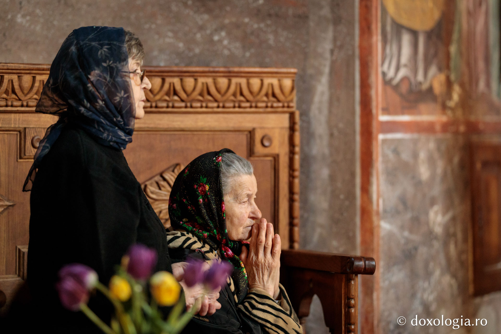 Întrebări născute dintr-o îmbrățișare – pelerini pe drumul spre Înviere