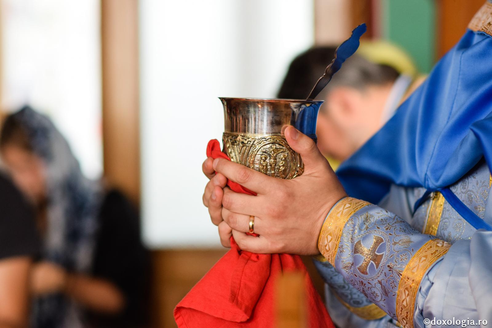 Foto: Valentina Bîrgăoanu Despre deasa Împărtășire cu Preacuratele lui Hristos Taine