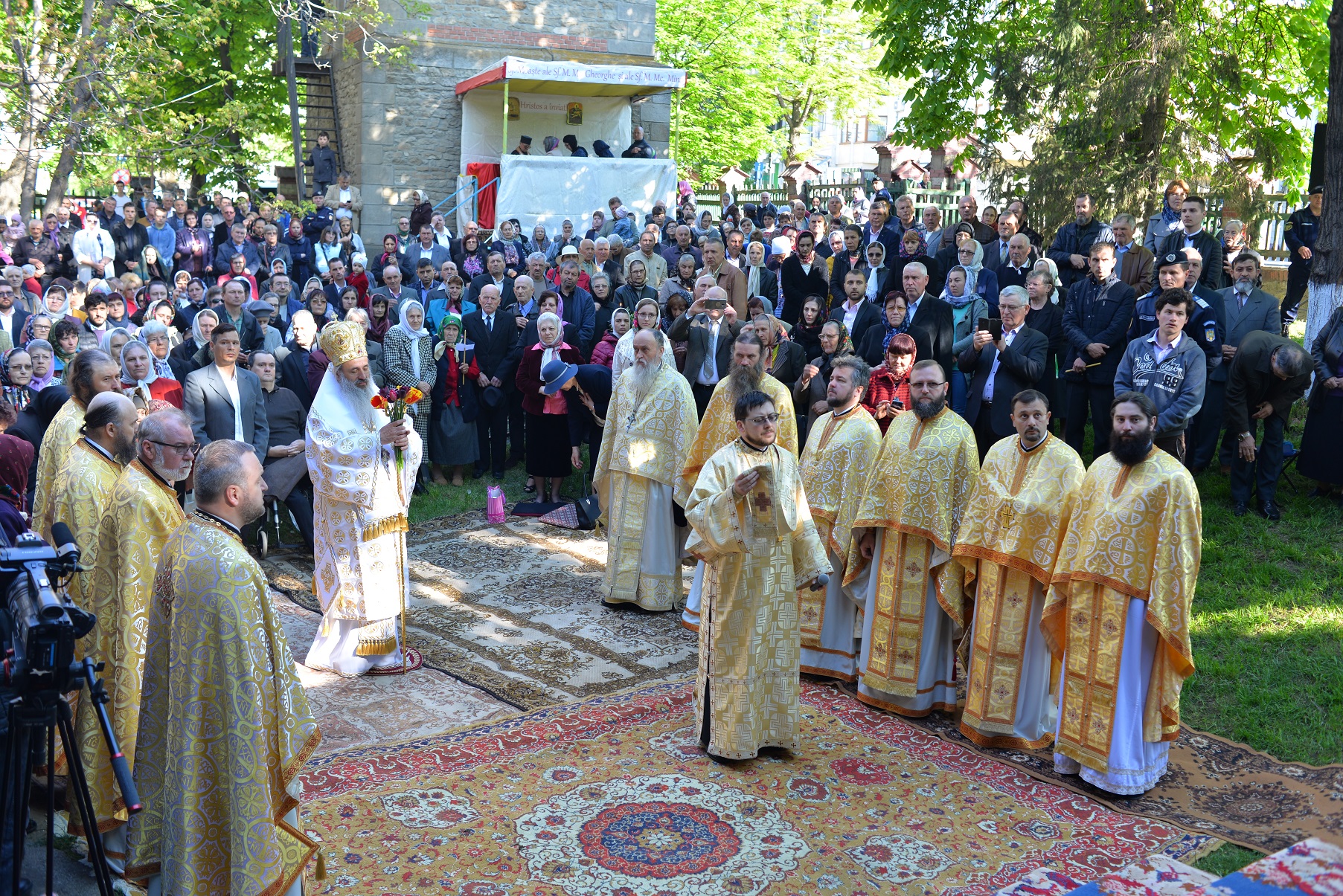 (Video) Sute de credincioși botoșăneni au sărbătorit hramul Bisericii „Sfântul Mare Mucenic Gheorghe”