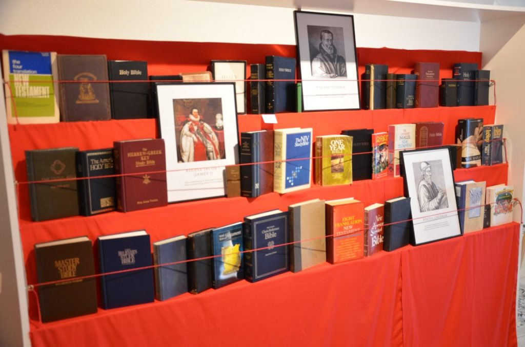 Muzeul Bibliei, inaugurat la Timișoara. Înaltpreasfințitul Ioan: „Putem observa în câte limbi ascultă Dumnezeu rugăciunile noastre pe care le rostim aici, pe pământ” Muzeul Bibliei, inaugurat la Timișoara. Înaltpreasfințitul Ioan: „Putem observa în câte limbi ascultă Dumnezeu rugăciunile noastre pe care le rostim aici, pe pământ”