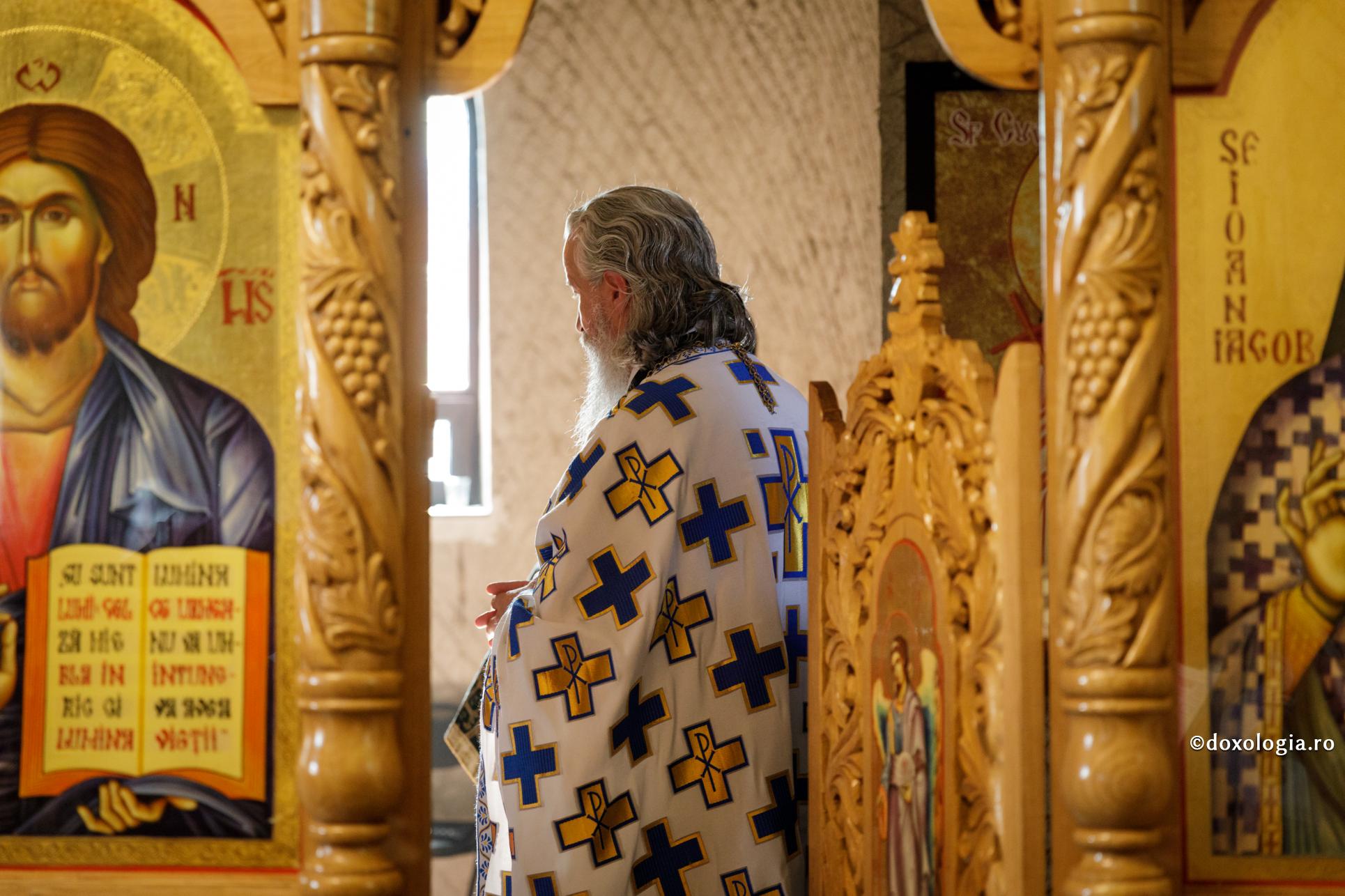 (Video) Cum a reușit Biserica să păstreze viu sâmburele credinței în comunism?