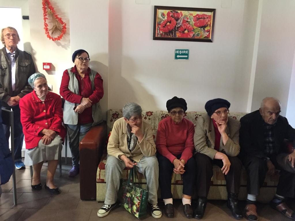 Dar de suflet pentru bătrânii Căminului „Sfinţii Împăraţi Constantin şi Elena” din Iaşi