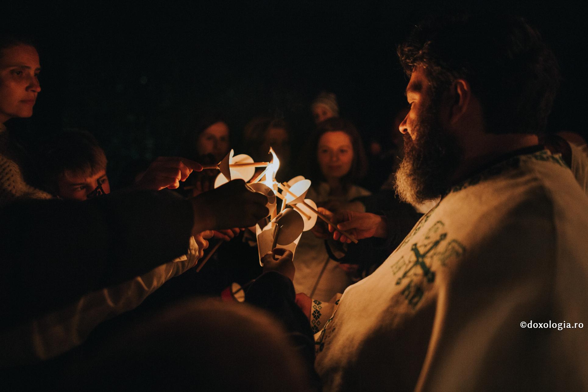 Foto: Benedict Both Sfânta Lumină s-a pogorât la Ierusalim. Mii de pelerini, un singur glas de mărturisire: „Hristos a înviat!”