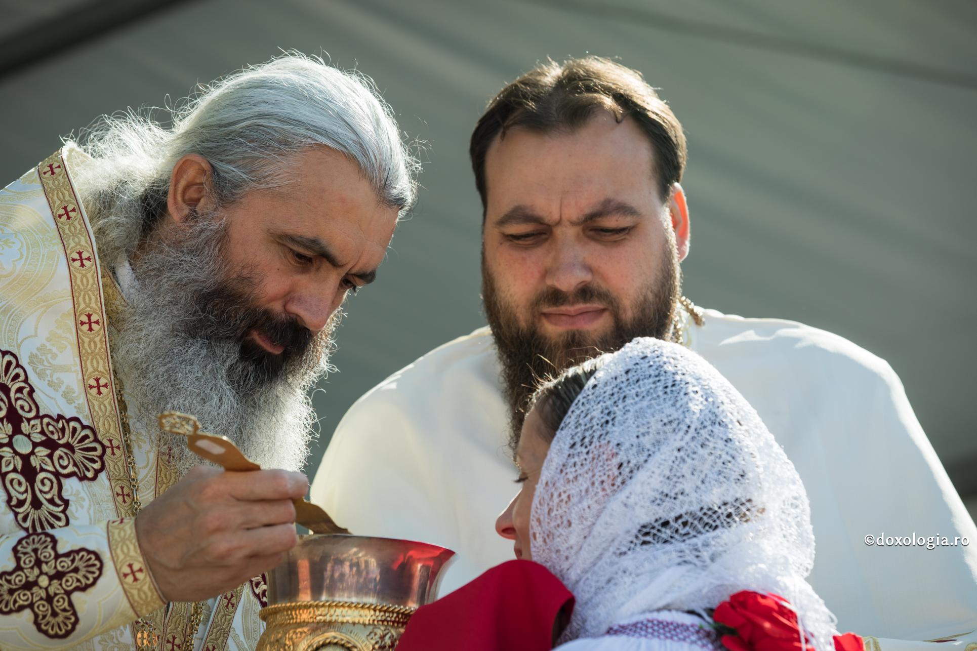 Sfânta Împărtăşanie este una dintre tainele obligatorii ale Bisericii