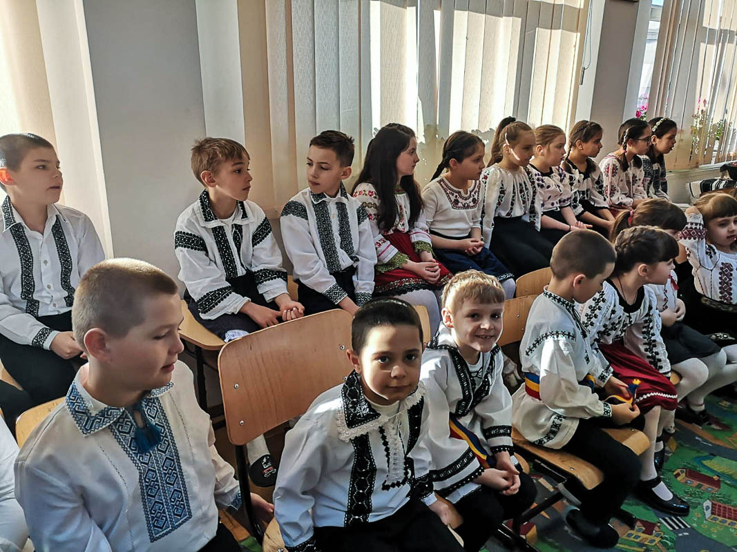 Elevii din Vicovu de Sus, iniţiaţi în taina încondeierii ouălor