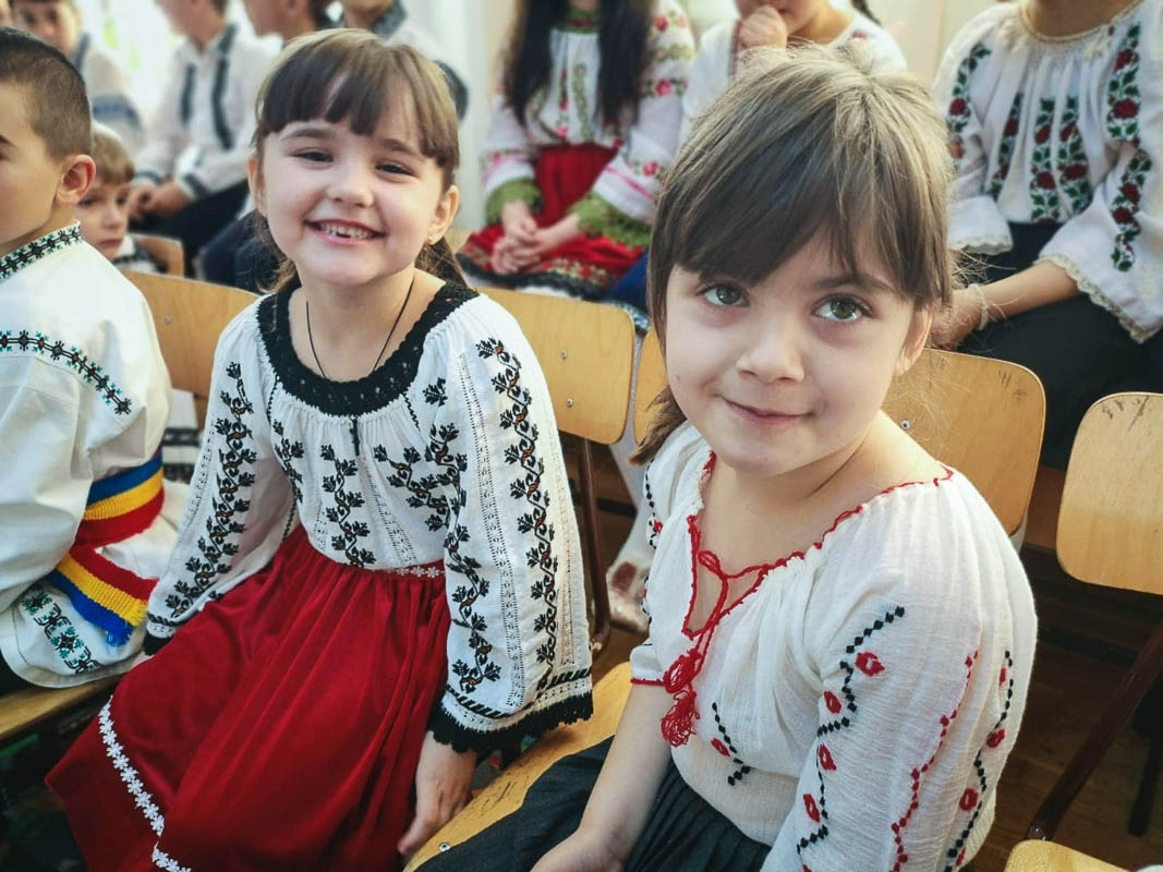 Elevii din Vicovu de Sus, iniţiaţi în taina încondeierii ouălor