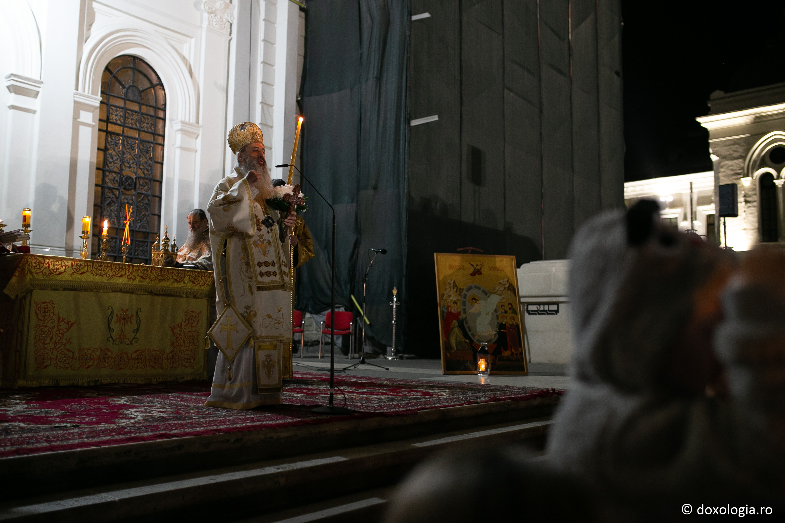 (Video) Înaltpreasfințitul Teofan - Cuvânt la finalul Slujbei Învierii Domnului