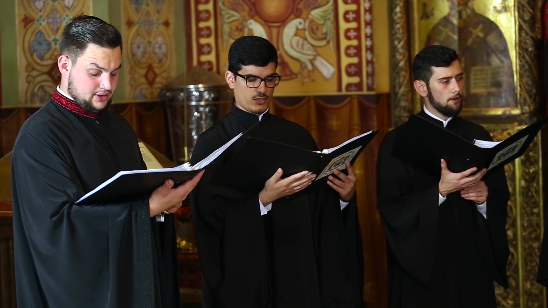 (Video) Grupul Psaltic „Andrei Șaguna” (Sibiu) - „Învierea Ta, Hristoase” și „Hristos a înviat!”