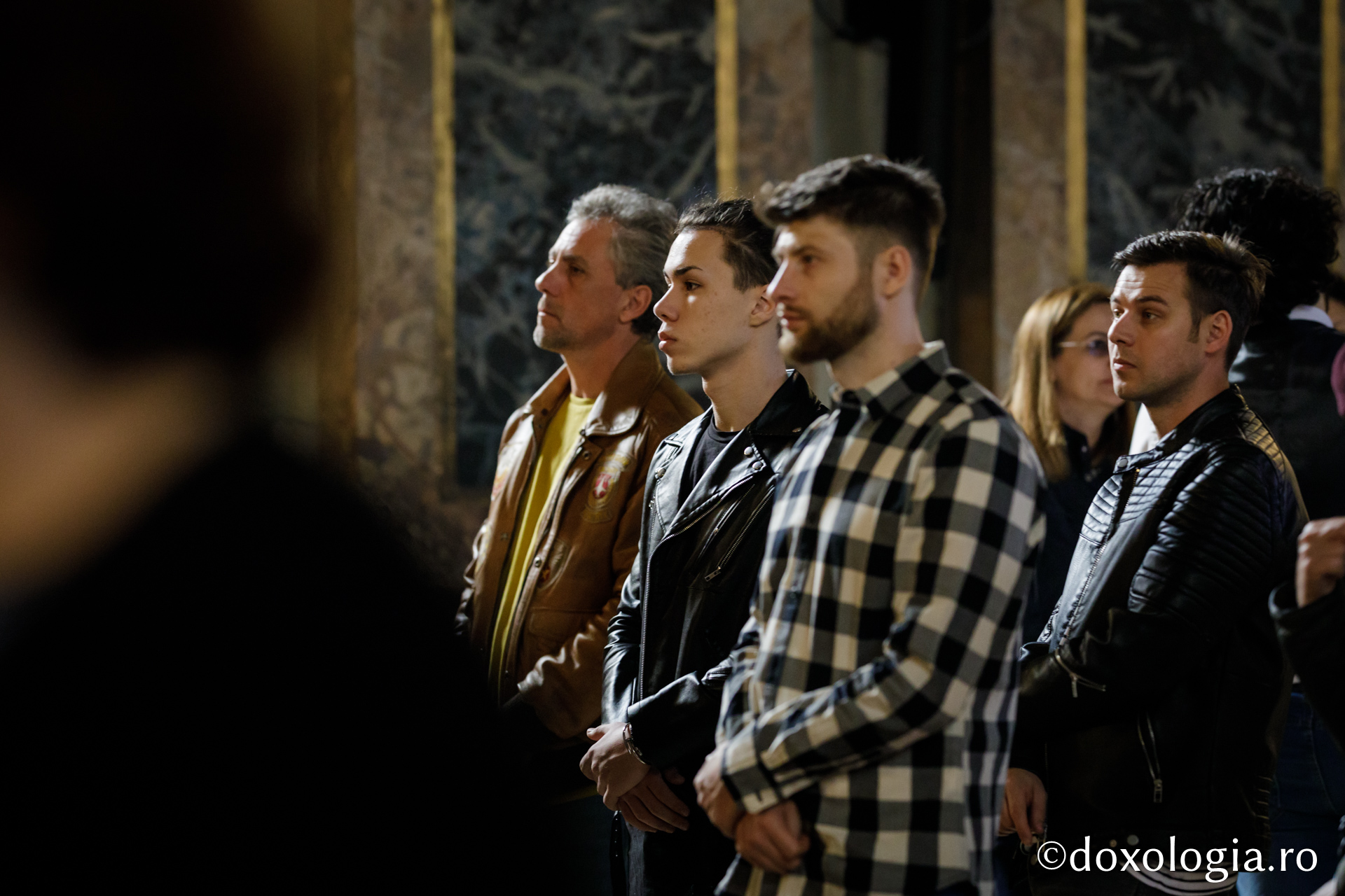 Liturghia din Sfânta și Marea Sâmbătă/ Foto: Oana Nechifor Cu un pas mai aproape de Bucurie – pelerini pe drumul spre Înviere