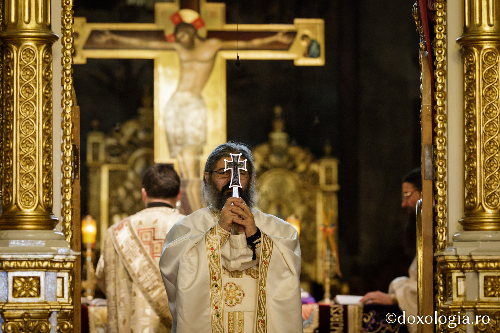 Liturghia din Sfânta și Marea Sâmbătă/ Foto: Oana Nechifor Cu un pas mai aproape de Bucurie – pelerini pe drumul spre Înviere