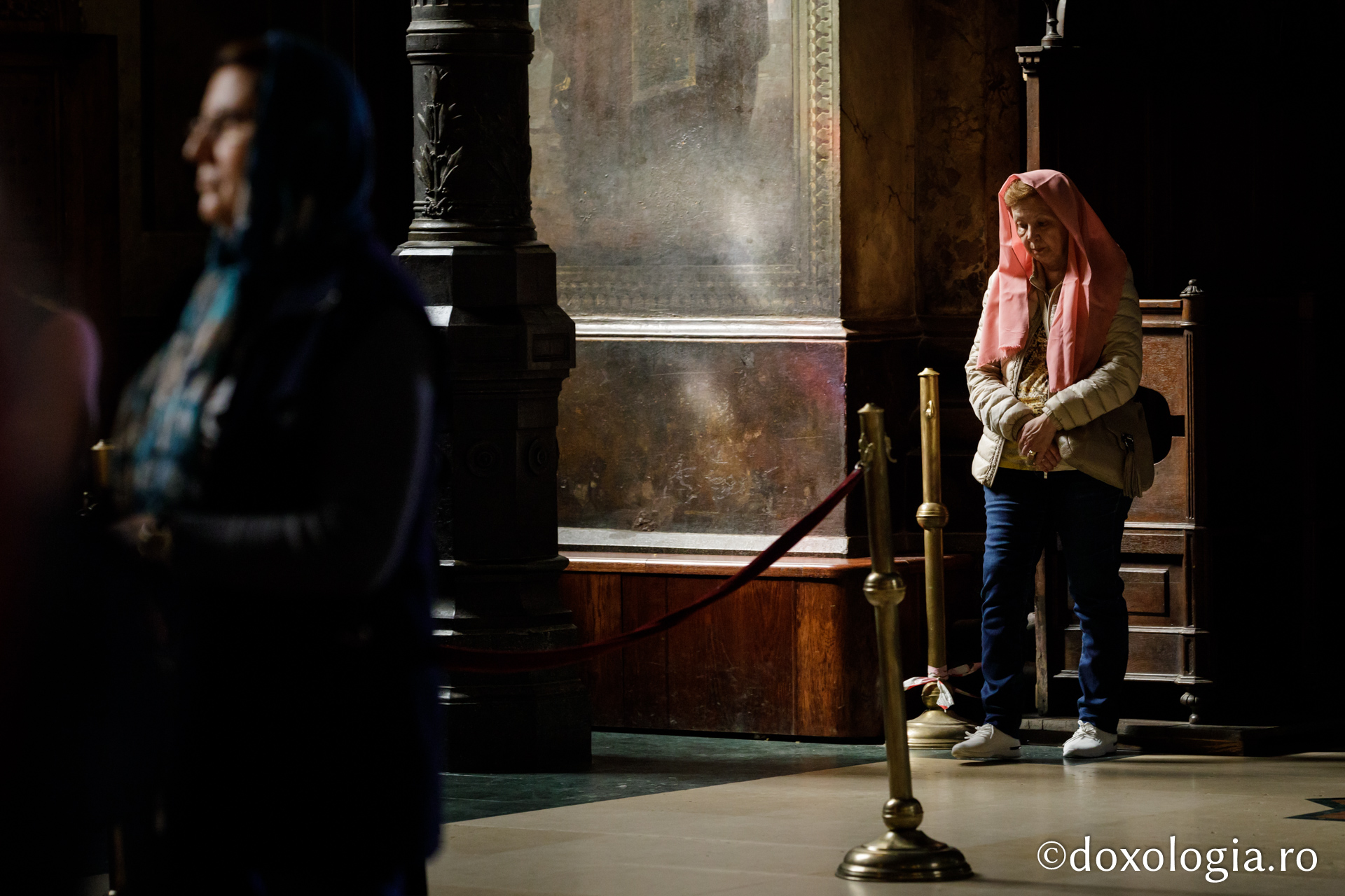 Liturghia din Sfânta și Marea Sâmbătă/ Foto: Oana Nechifor Cu un pas mai aproape de Bucurie – pelerini pe drumul spre Înviere