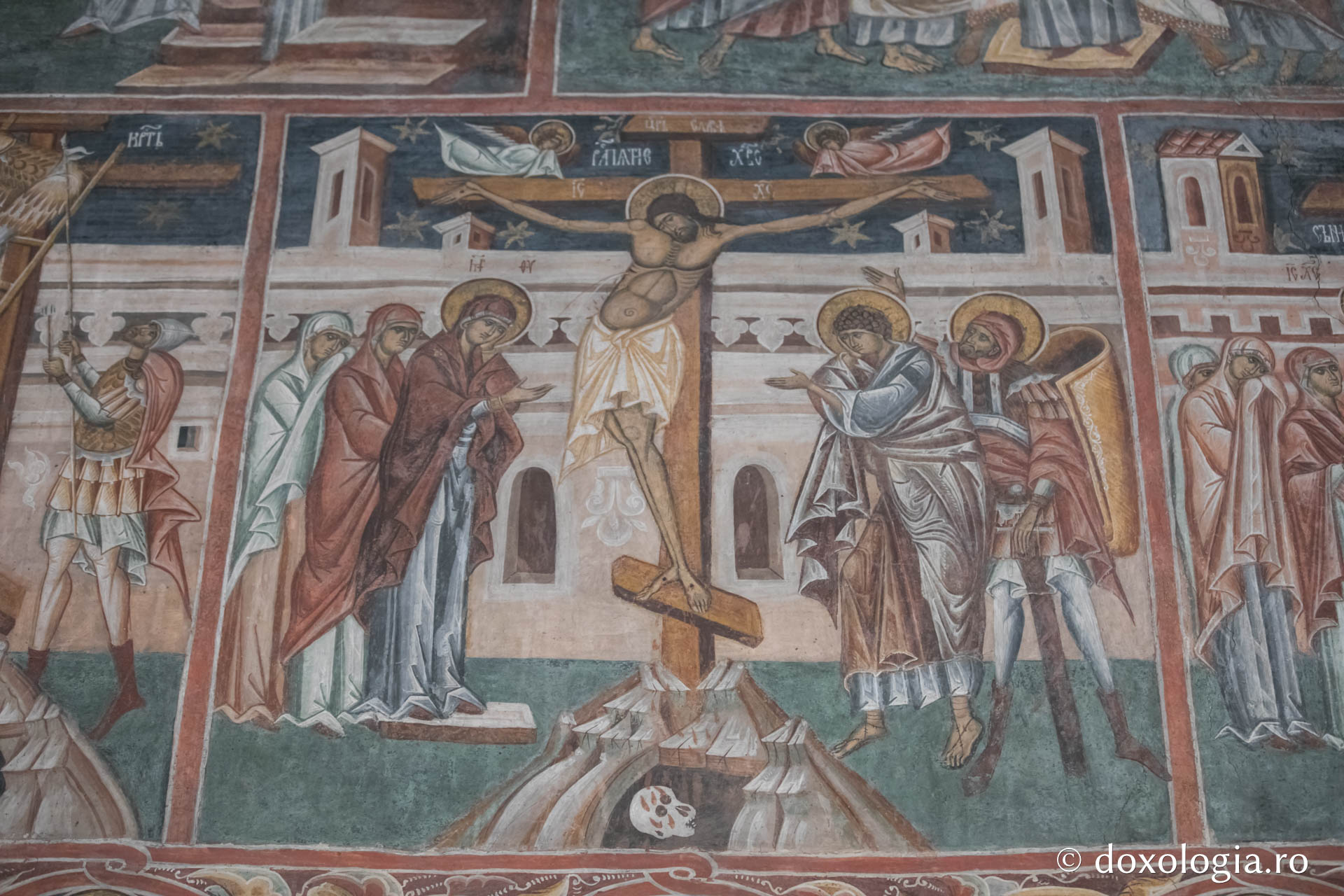 Răstignirea Domnului – Mănăstirea Voroneț / Foto: pr. Silviu Cluci Răstignirea Domnului