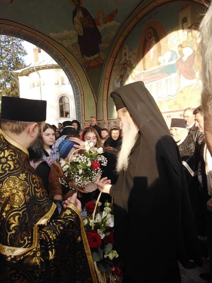 Liturghie arhierească şi sfinţire de centru social la Parohia Răuceşti