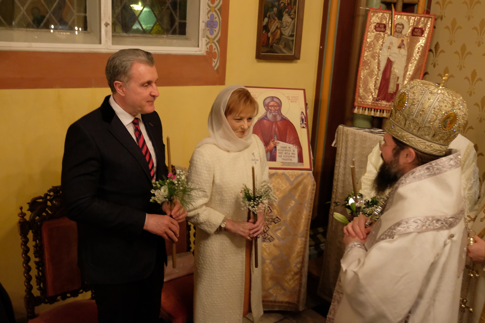 La Copenhaga, Preasfințitul Macarie a oferit Lumina Învierii Majestății Sale Margareta și românilor din comunitate