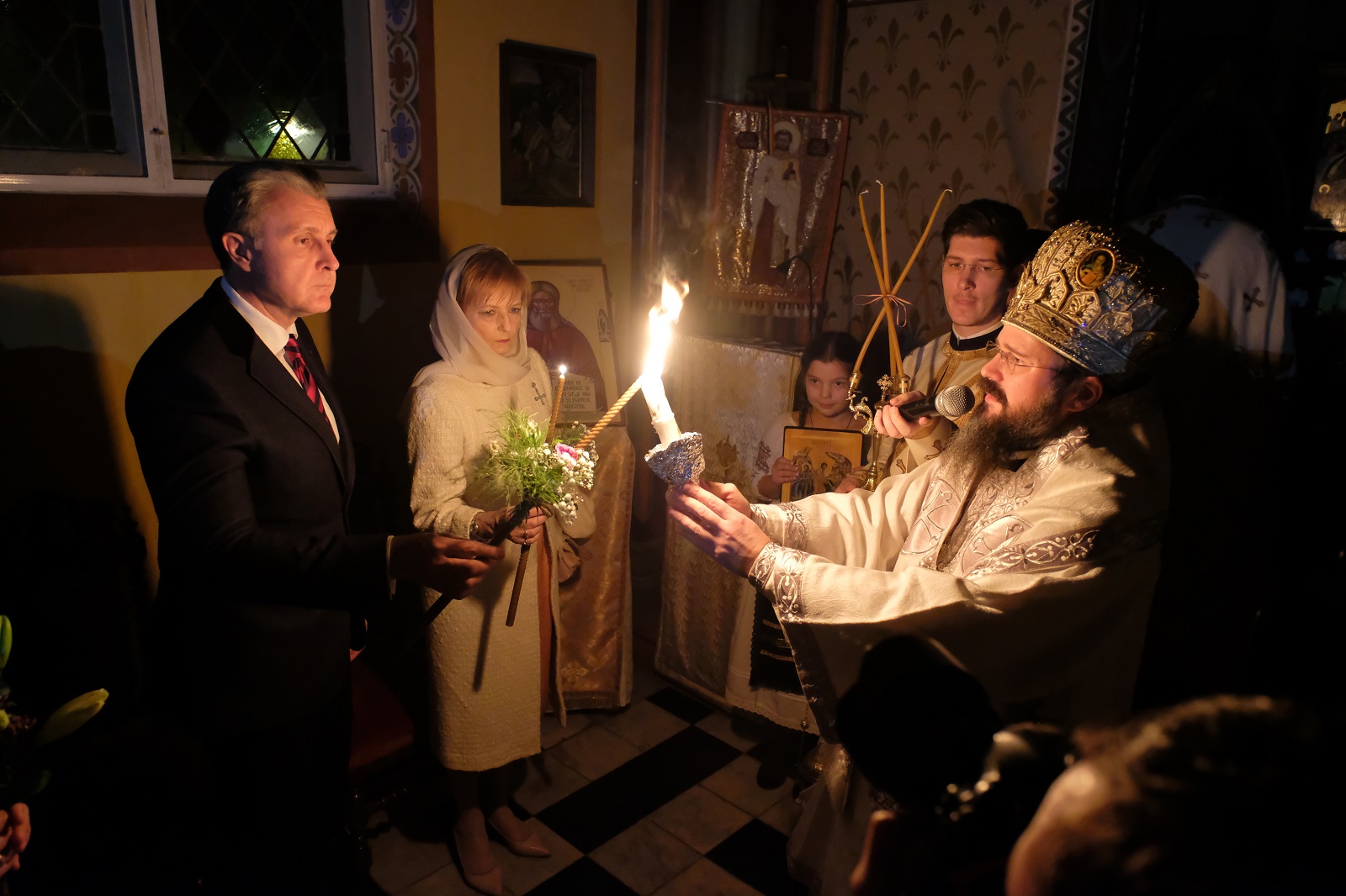 La Copenhaga, Preasfințitul Macarie a oferit Lumina Învierii Majestății Sale Margareta și românilor din comunitate