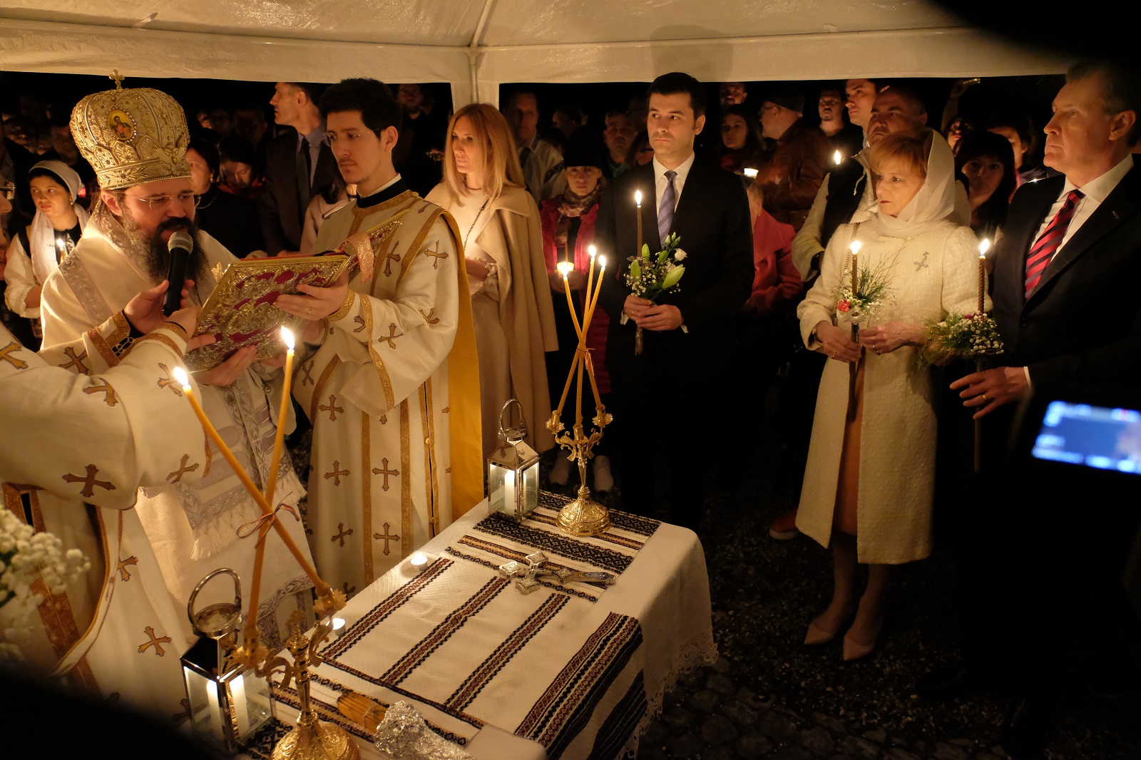 La Copenhaga, Preasfințitul Macarie a oferit Lumina Învierii Majestății Sale Margareta și românilor din comunitate