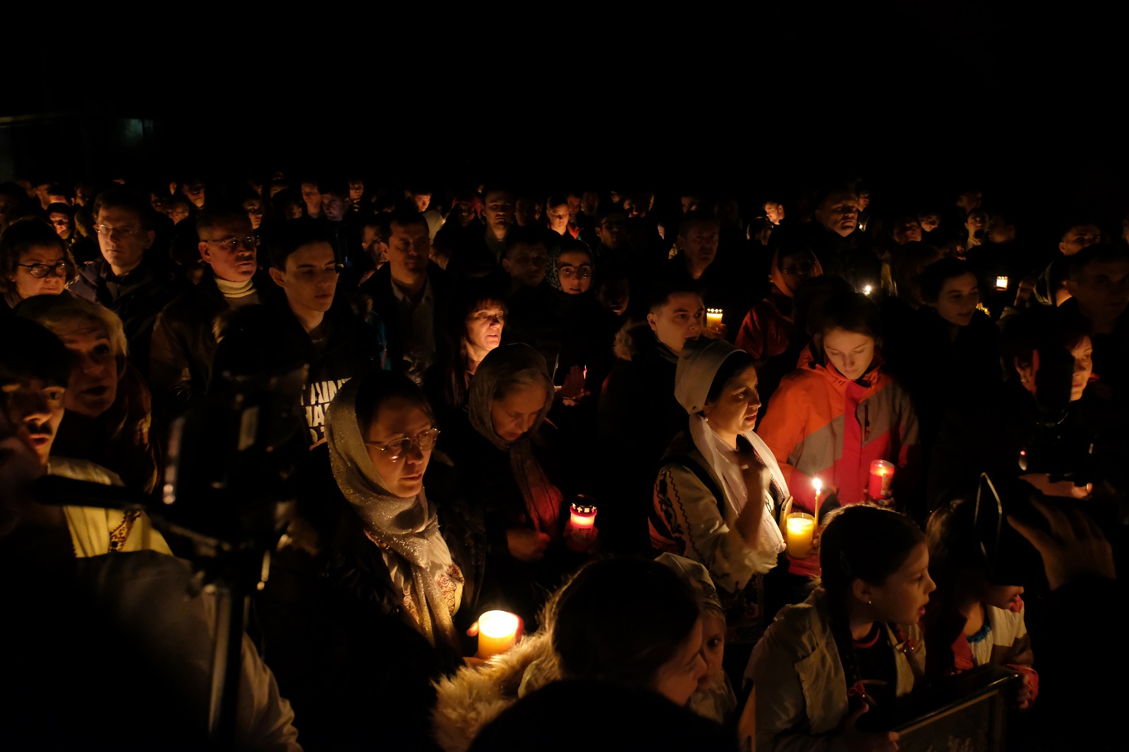 La Copenhaga, Preasfințitul Macarie a oferit Lumina Învierii Majestății Sale Margareta și românilor din comunitate