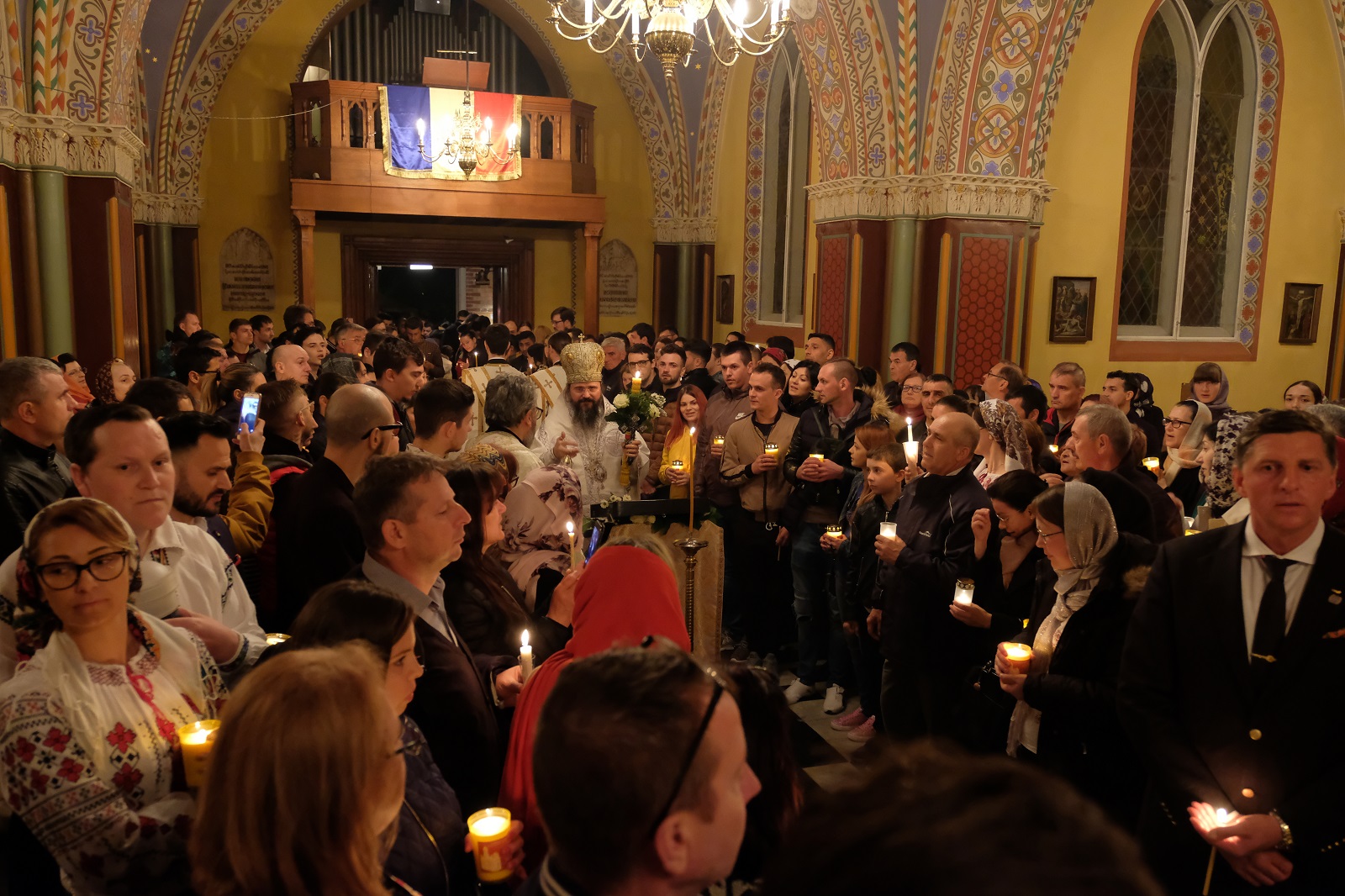 La Copenhaga, Preasfințitul Macarie a oferit Lumina Învierii Majestății Sale Margareta și românilor din comunitate