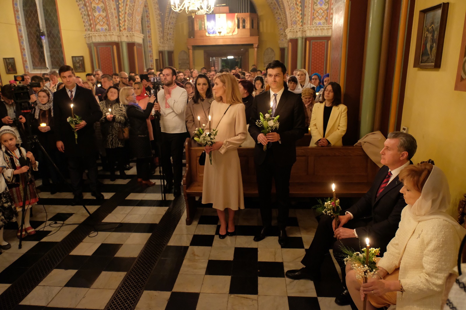 La Copenhaga, Preasfințitul Macarie a oferit Lumina Învierii Majestății Sale Margareta și românilor din comunitate