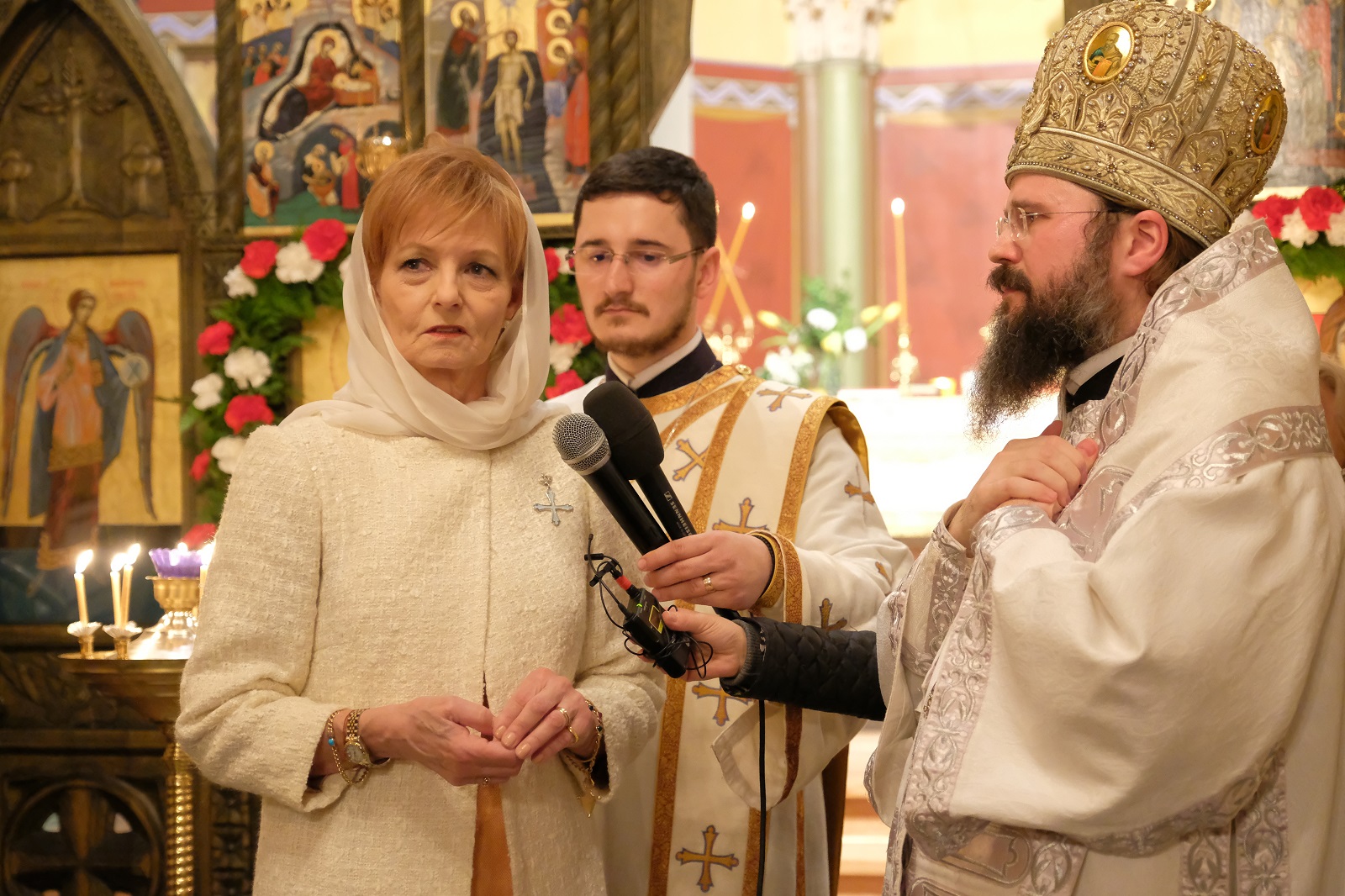 La Copenhaga, Preasfințitul Macarie a oferit Lumina Învierii Majestății Sale Margareta și românilor din comunitate