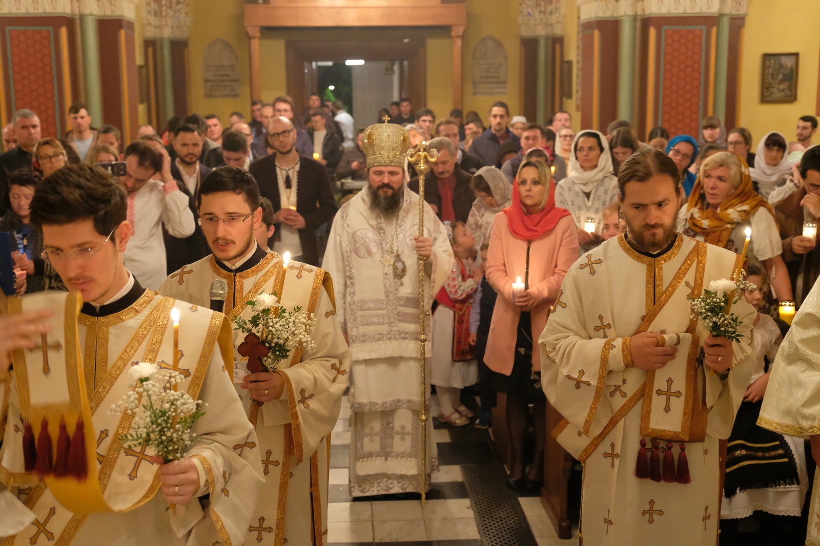 La Copenhaga, Preasfințitul Macarie a oferit Lumina Învierii Majestății Sale Margareta și românilor din comunitate