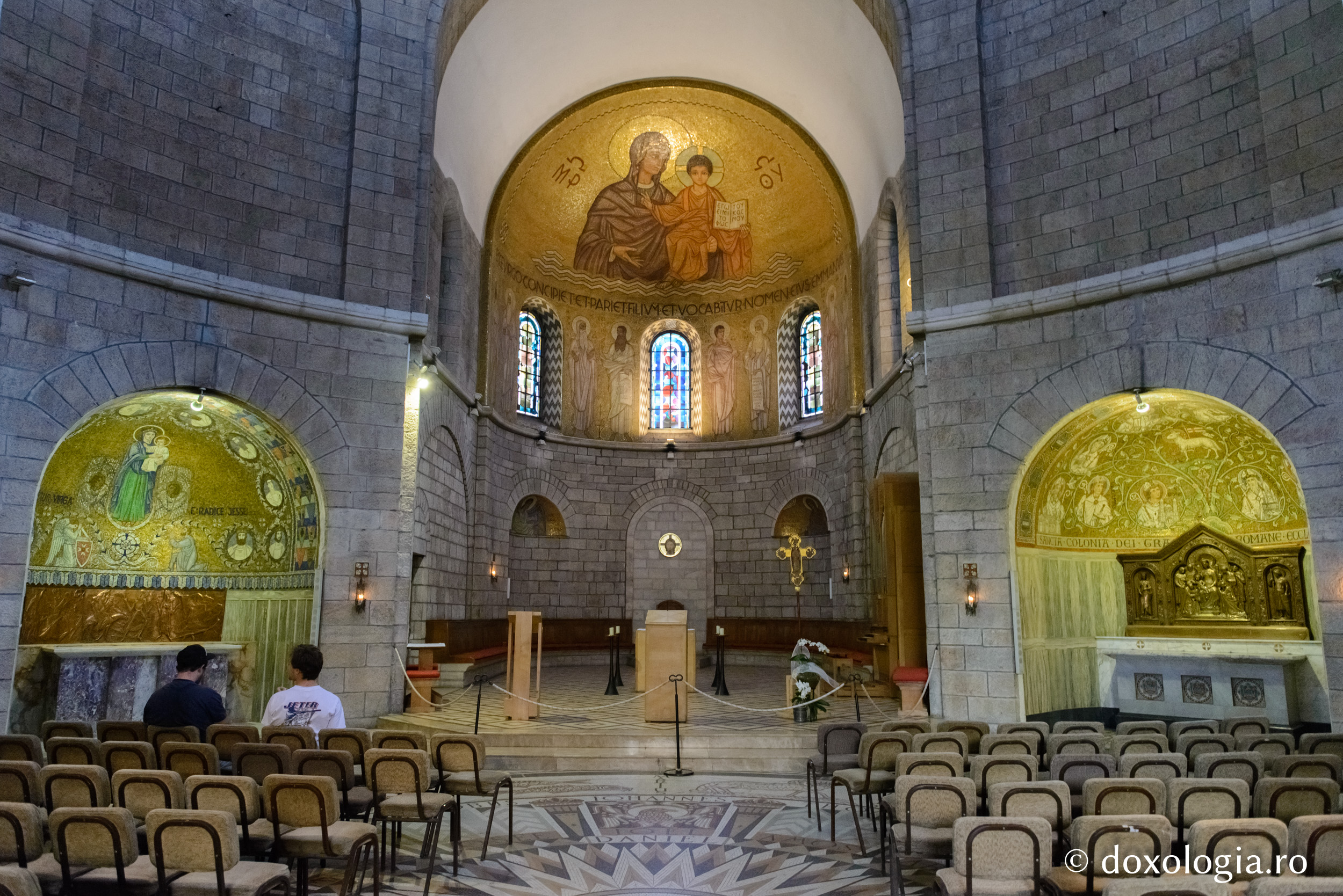 Mănăstirea benedictină „Adormirea Maicii Domnului” – altarul / Foto: Pr. Silviu Cluci Mănăstirea benedictină „Adormirea Maicii Domnului”