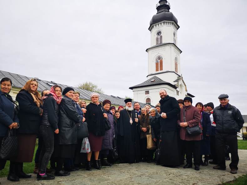 Pelerini din Bacău şi Moineşti, în pelerinaj pe urmele sfinților Pelerini din Bacău şi Moineşti, în pelerinaj pe urmele sfinților