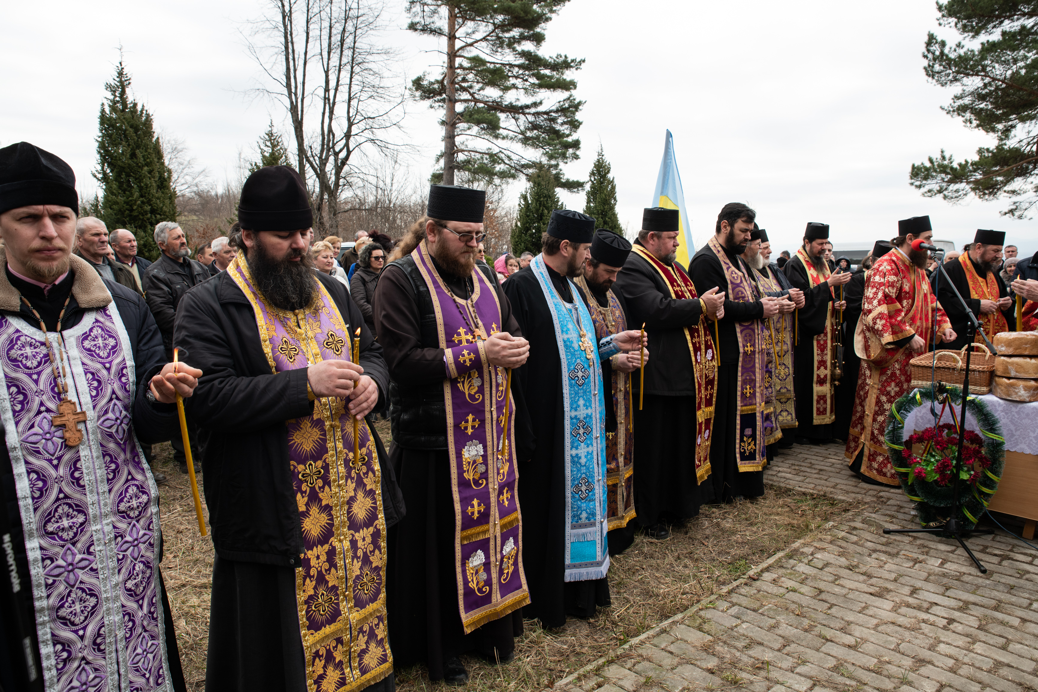 Românii căzuți la Fântâna Albă pe 1 aprilie 1941, pomeniţi atât la locul martiriului, cât și la Mănăstirea Putna