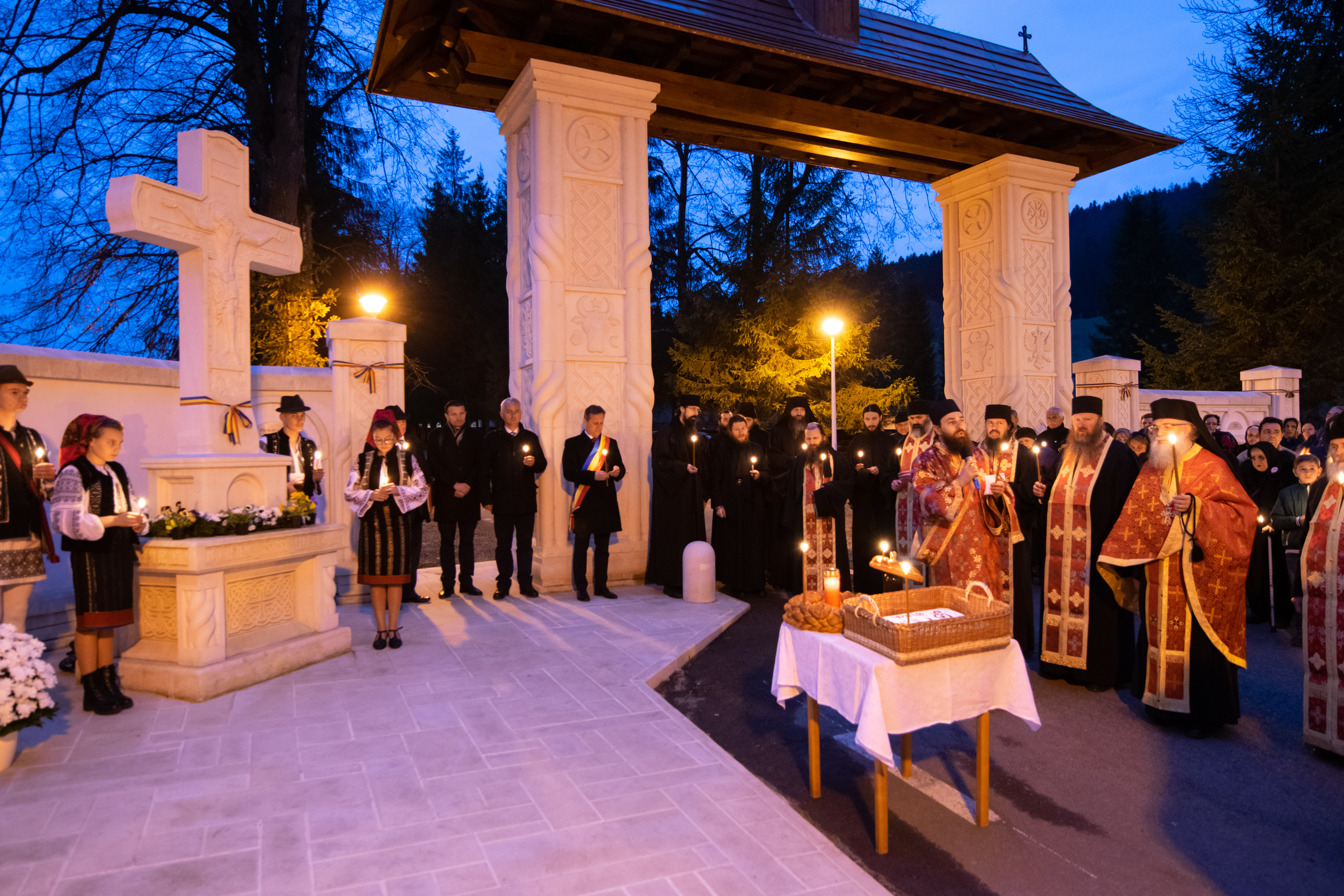 Românii căzuți la Fântâna Albă pe 1 aprilie 1941, pomeniţi atât la locul martiriului, cât și la Mănăstirea Putna