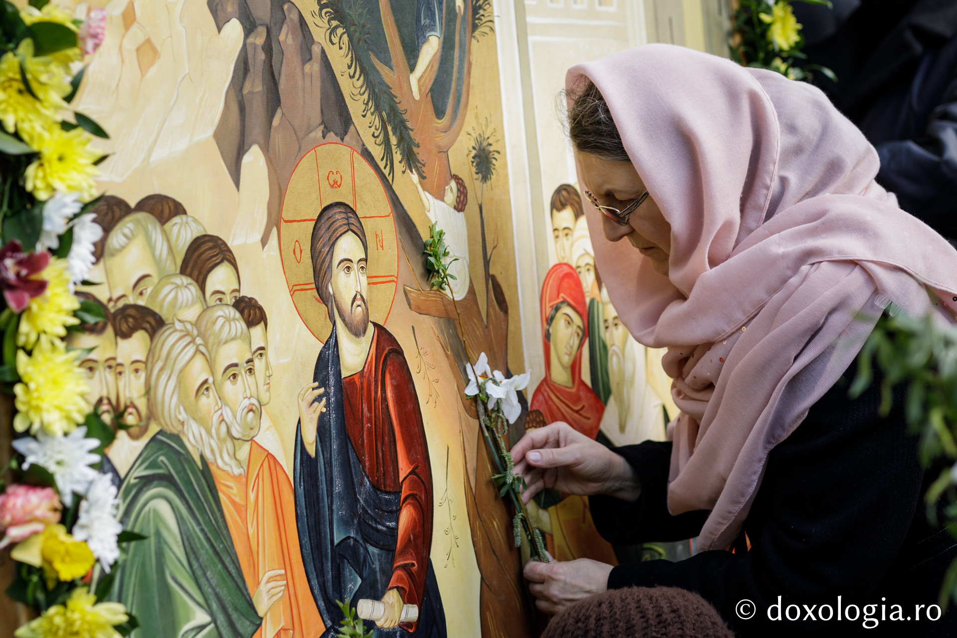 Pelerini pe drumul spre Înviere – Procesiunea de Florii de la Iași/ Foto: Oana Nechifor Astăzi flori, mâine trădare – pelerini pe drumul spre Înviere