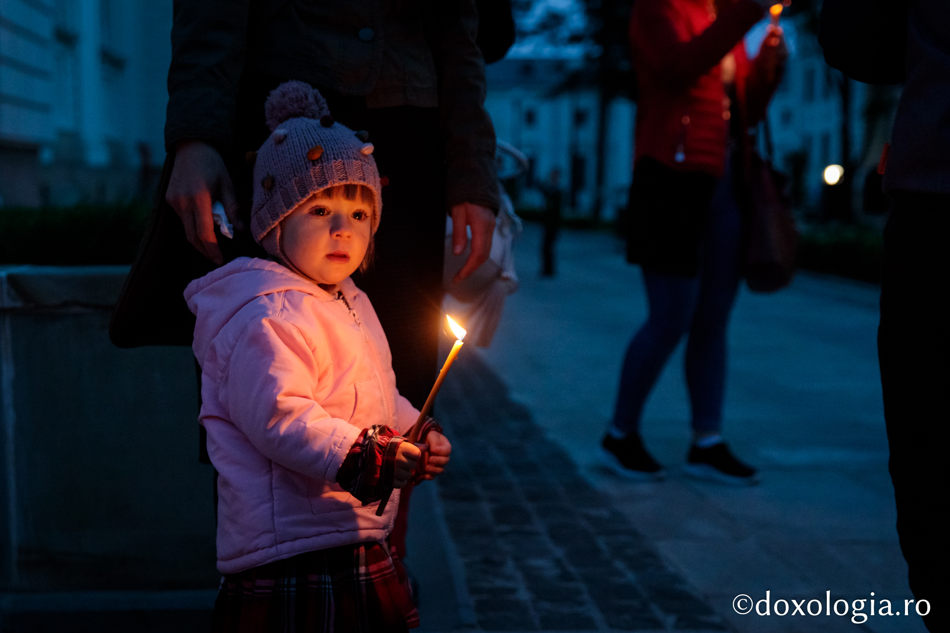 Deniile din Sfânta și Marea Sâmbătă – Prohodul Domnului la Catedrala Mitropolitană din Iași/ Foto: Oana Nechifor Răsărind El iar, lumea va bucura – pelerini pe drumul spre Înviere