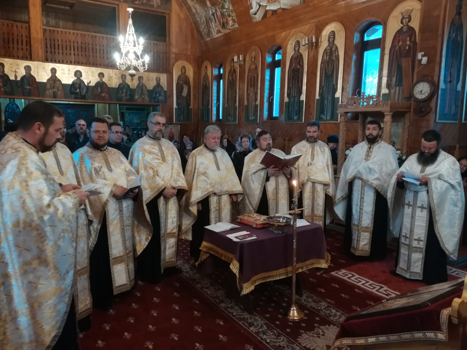 Seară de rugăciune pe Meteora Bacăului Seară de rugăciune pe Meteora Bacăului
