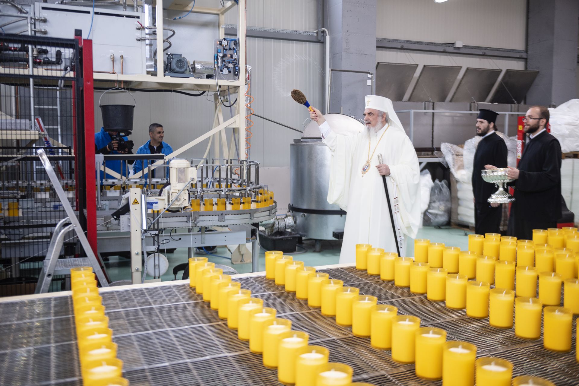 A început pregătirea Marelui Mir: Patriarhul României a sfinţit Mirostirionul de la Mănăstirea „Duminica Sfinţilor Români”