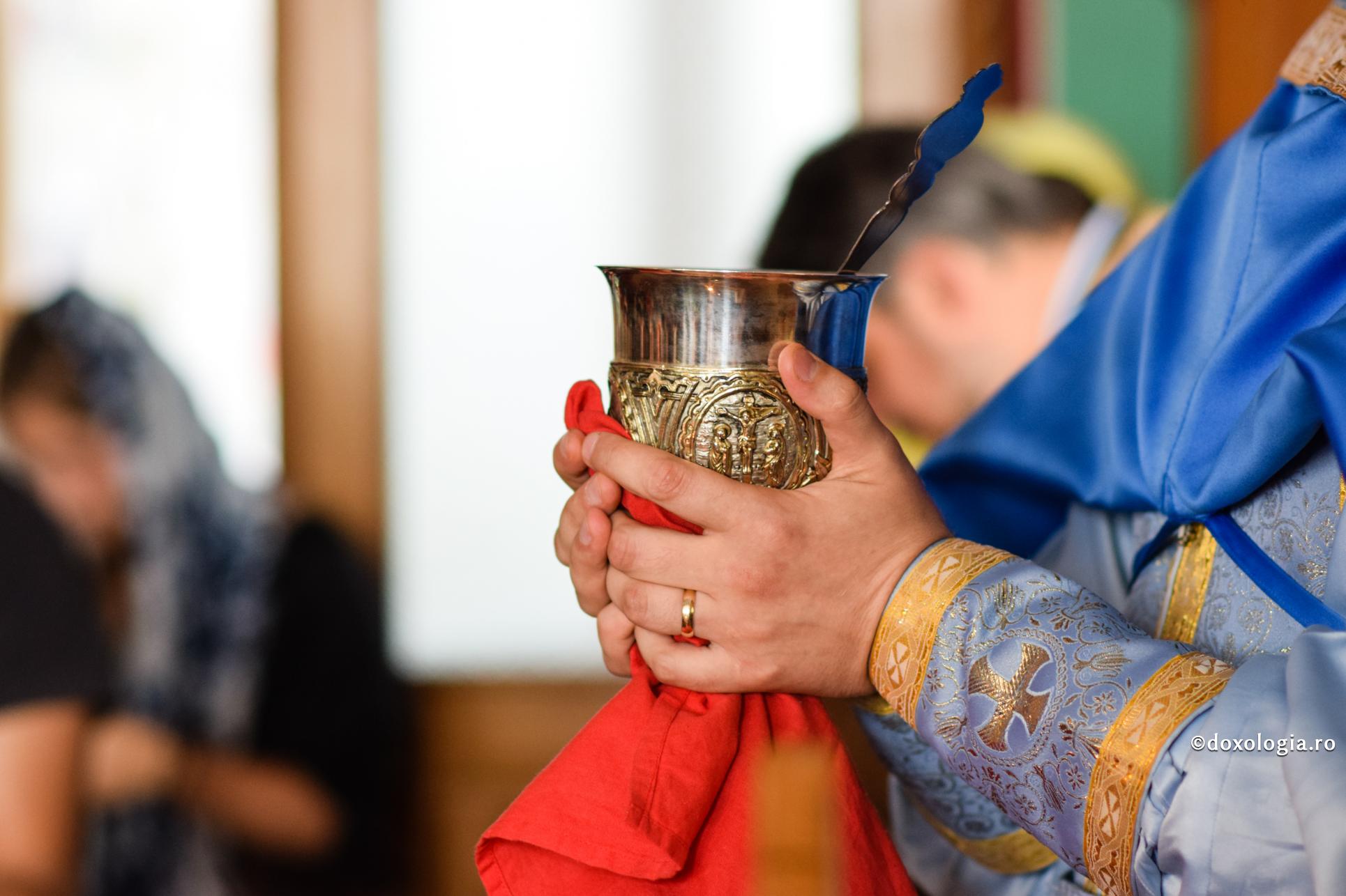 Cei nepregătiţi să nu vină la Sfânta Împărtăşanie