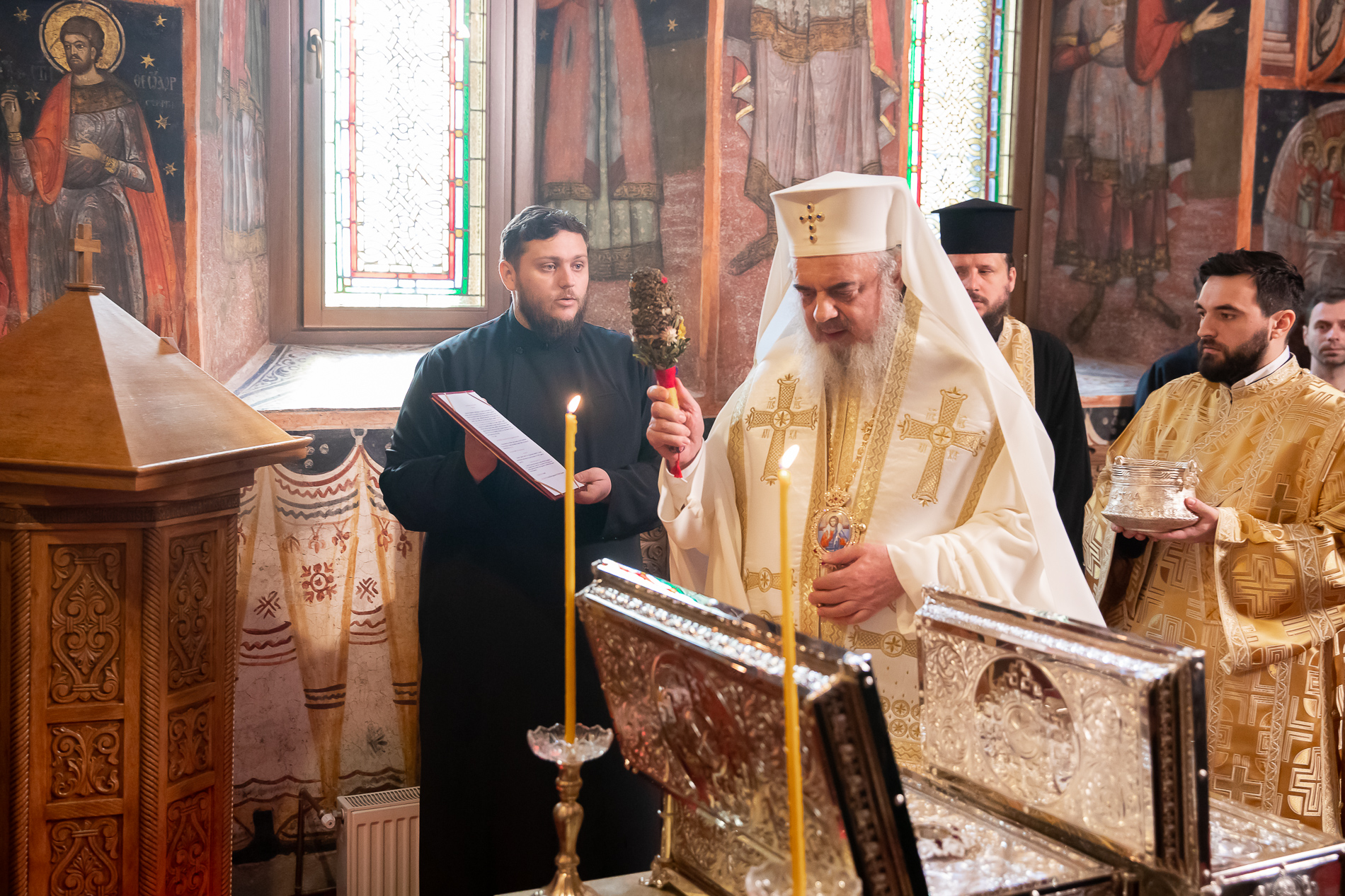 Părintele Patriarh Daniel a sfințit două racle pentru moaştele Sfinților Mucenici Haralambie, Teodor Tiron și Mina