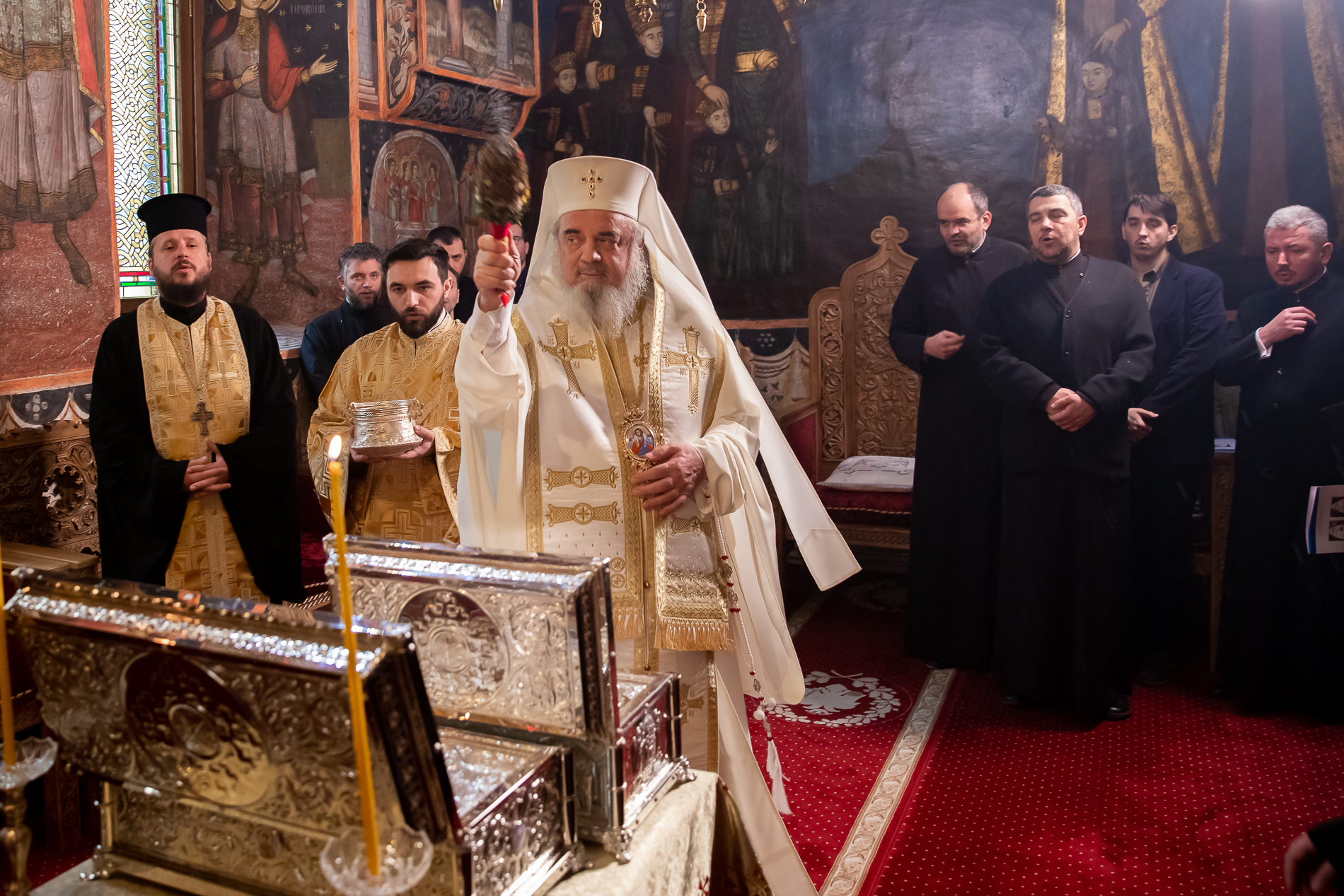 Părintele Patriarh Daniel a sfințit două racle pentru moaştele Sfinților Mucenici Haralambie, Teodor Tiron și Mina