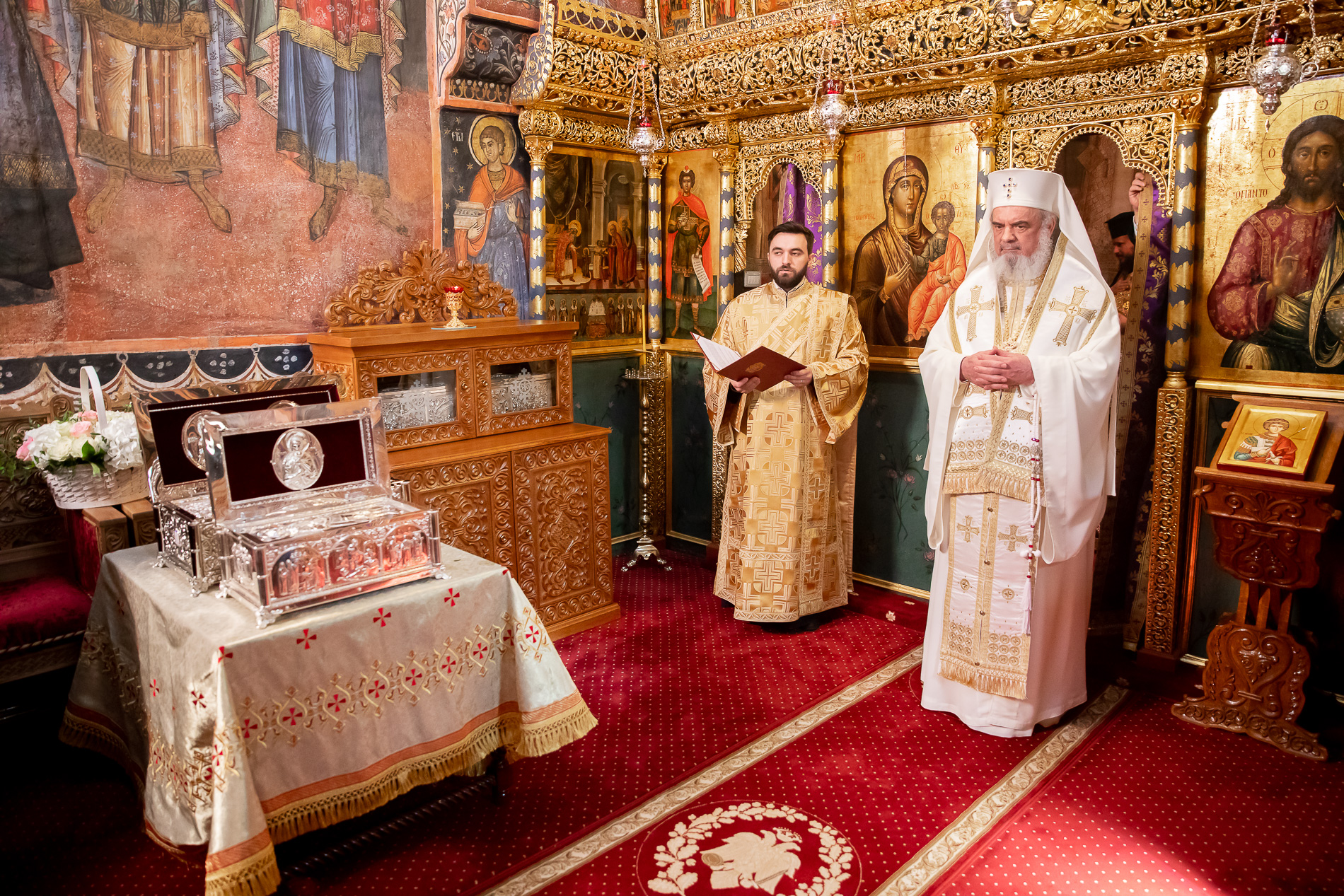 Părintele Patriarh Daniel a sfințit două racle pentru moaştele Sfinților Mucenici Haralambie, Teodor Tiron și Mina