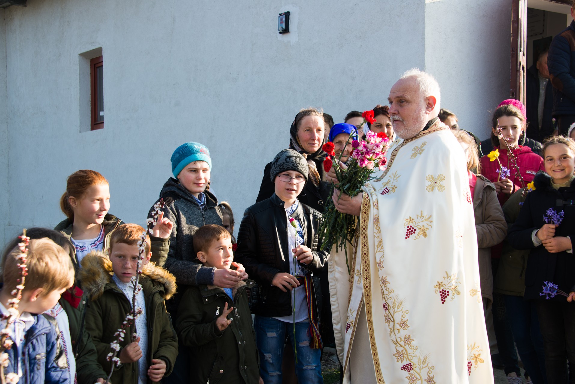 Slujire arhierească la Stolniceni, comuna Răuseni: „Omul își răstignește inima când îi iartă pe vrăjmași”