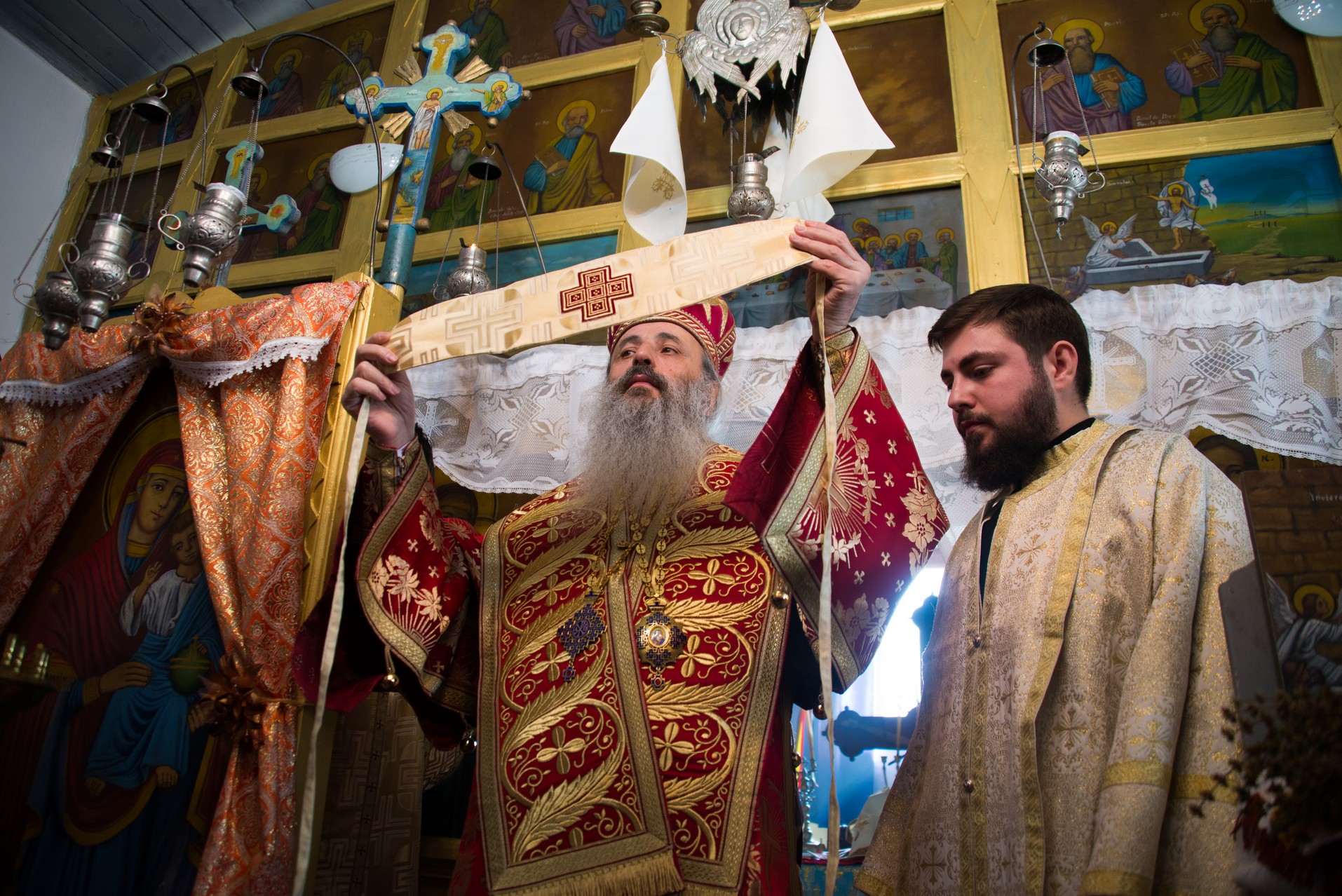 Slujire arhierească la Stolniceni, comuna Răuseni: „Omul își răstignește inima când îi iartă pe vrăjmași”