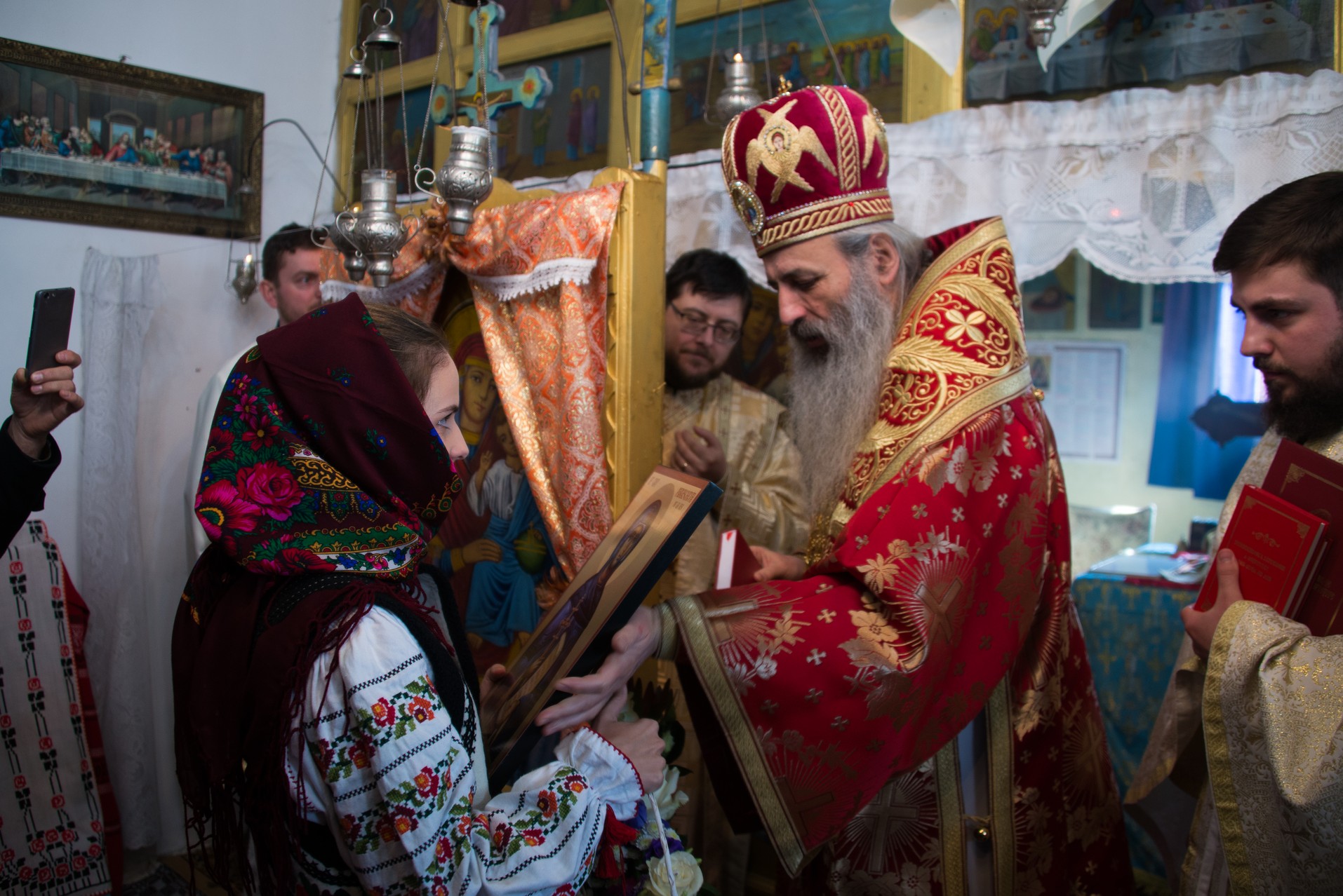 Slujire arhierească la Stolniceni, comuna Răuseni: „Omul își răstignește inima când îi iartă pe vrăjmași”