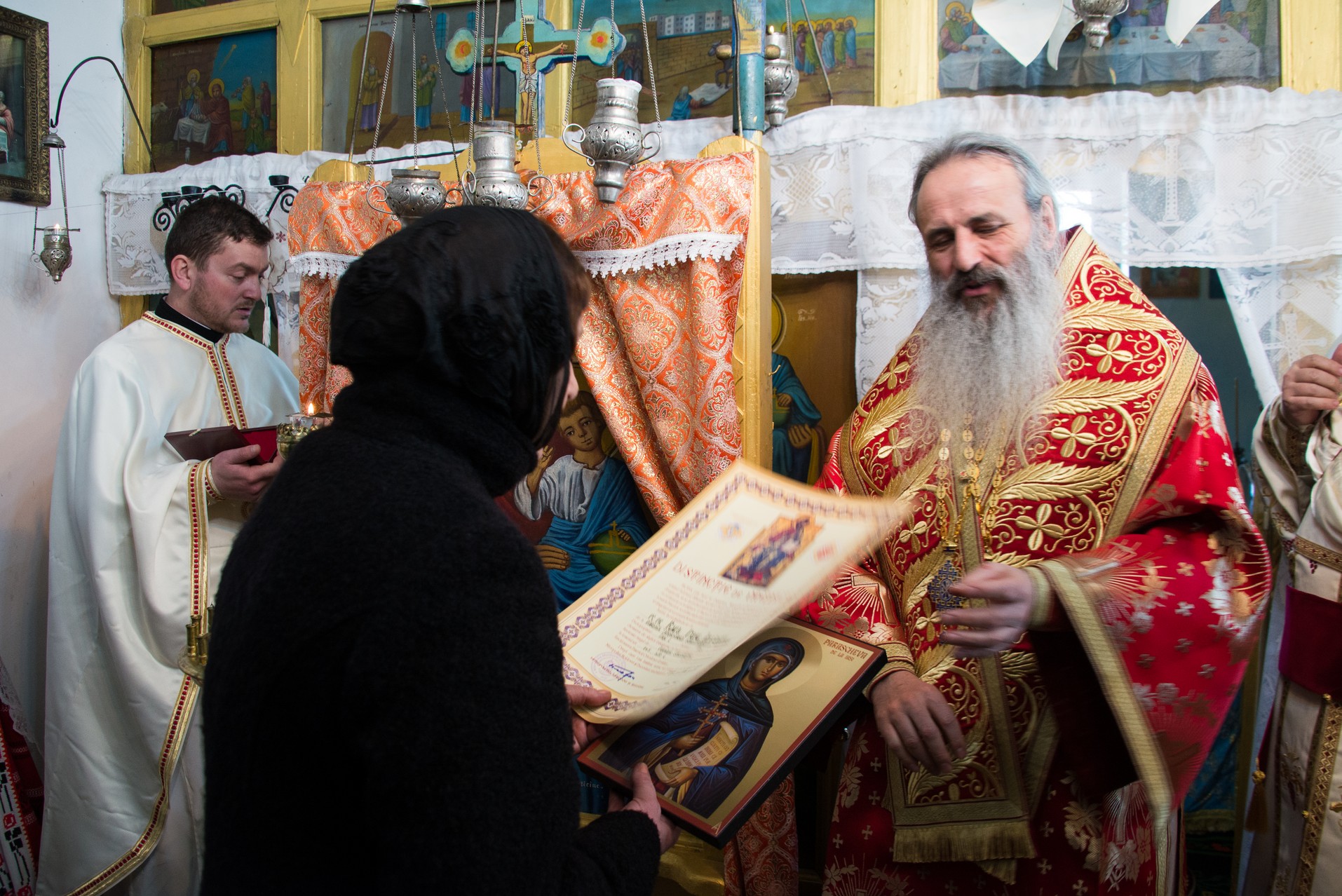 Slujire arhierească la Stolniceni, comuna Răuseni: „Omul își răstignește inima când îi iartă pe vrăjmași”