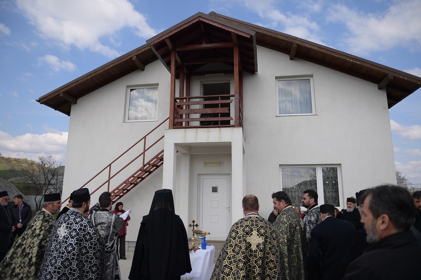 Foto: Ciprian Chirița Casa socială, oficiul parohial şi capela mortuară de la Chintinici au fost sfinţite de IPS Mitropolit Teofan