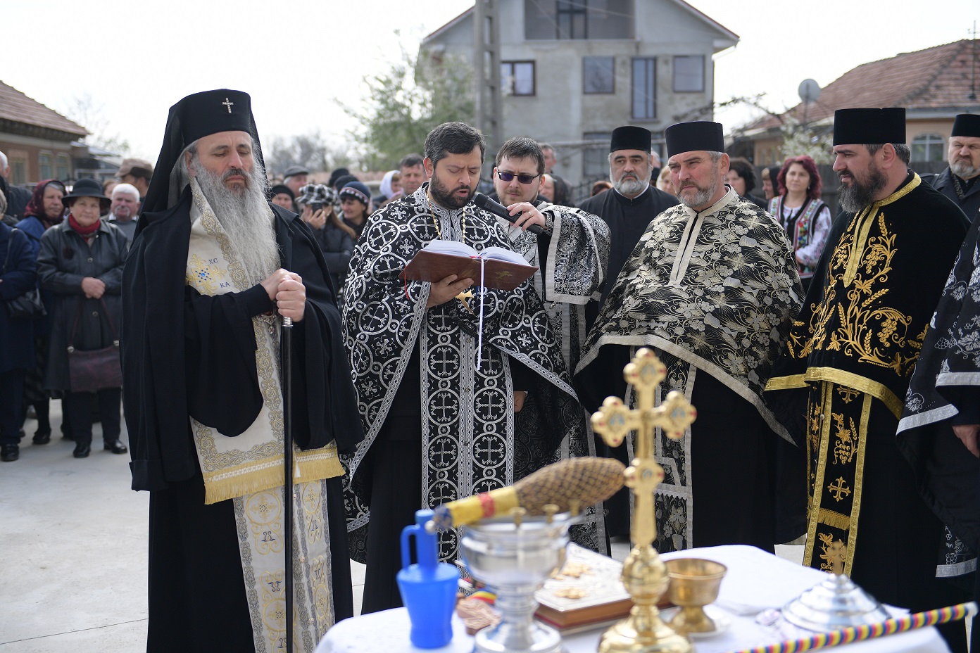 Casa socială, oficiul parohial şi capela mortuară de la Chintinici au fost sfinţite de IPS Mitropolit Teofan