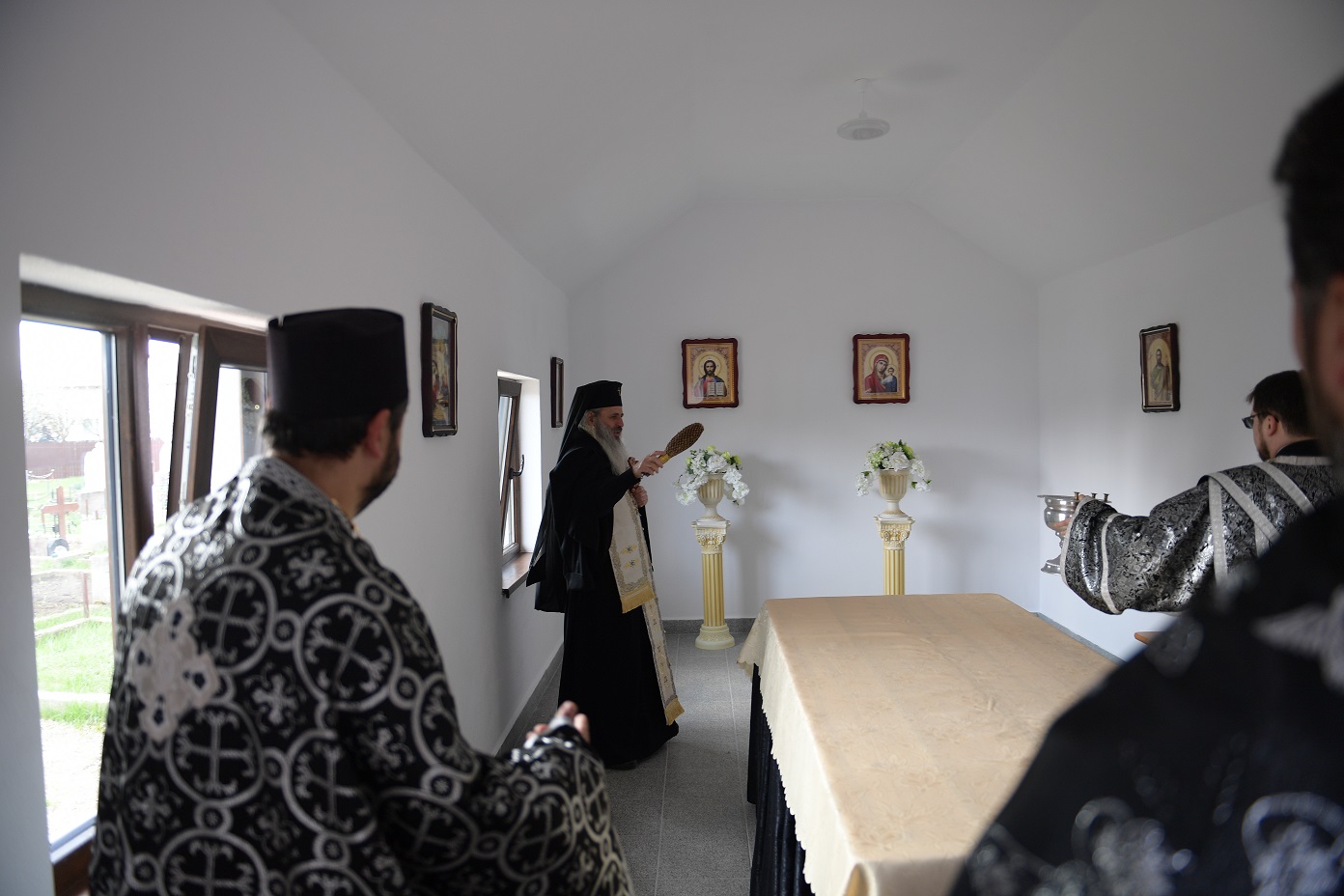 Foto: Ciprian Chirița Casa socială, oficiul parohial şi capela mortuară de la Chintinici au fost sfinţite de IPS Mitropolit Teofan