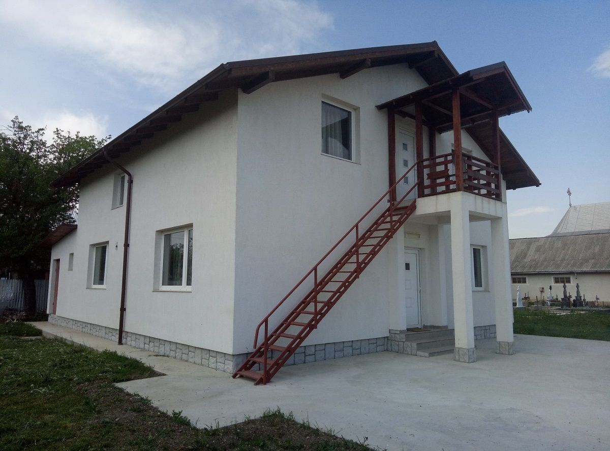 Foto: Ciprian Chirița Casa socială, oficiul parohial şi capela mortuară de la Chintinici au fost sfinţite de IPS Mitropolit Teofan
