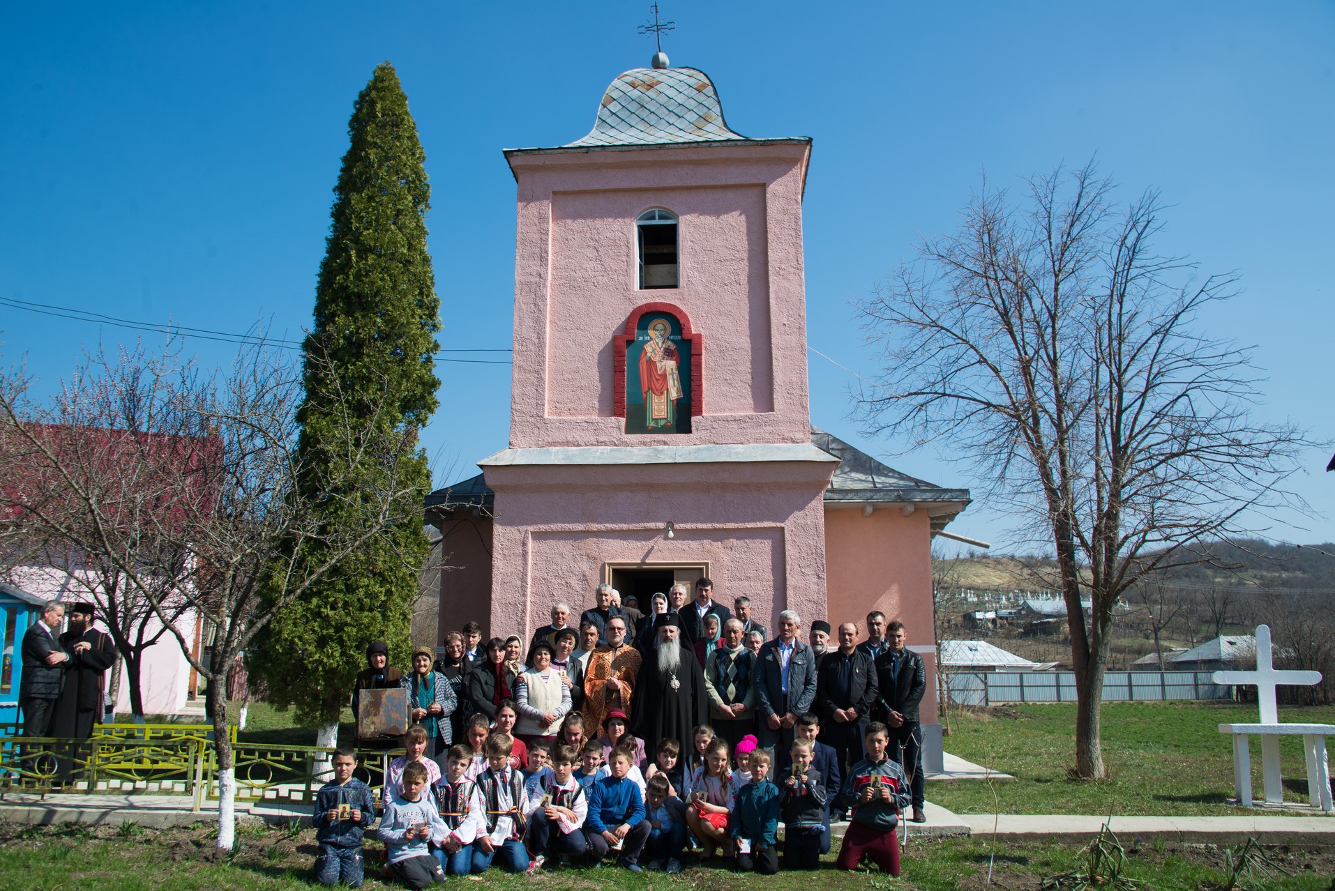 Slujire arhierească la Stolniceni, comuna Răuseni: „Omul își răstignește inima când îi iartă pe vrăjmași”