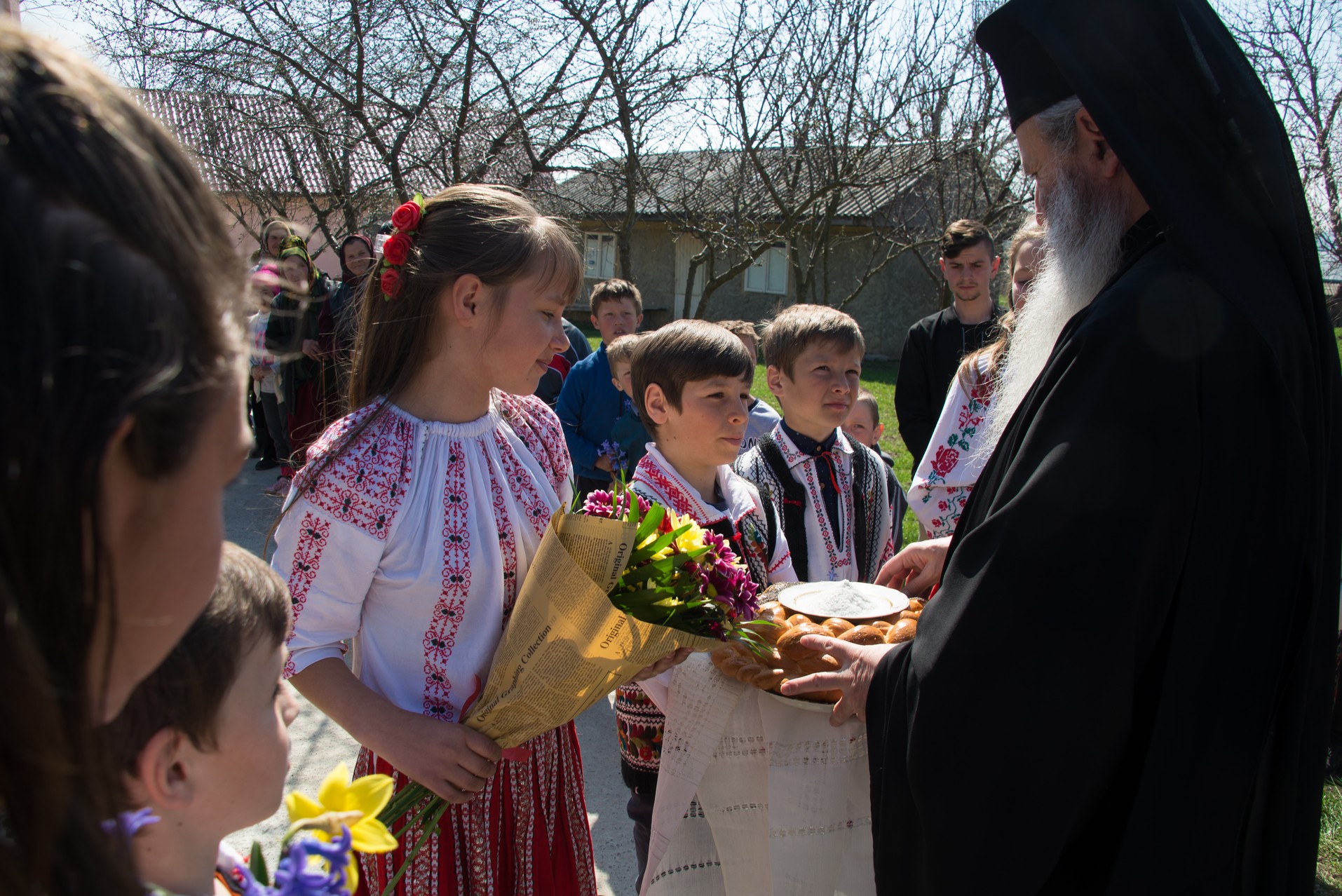 Slujire arhierească la Stolniceni, comuna Răuseni: „Omul își răstignește inima când îi iartă pe vrăjmași”