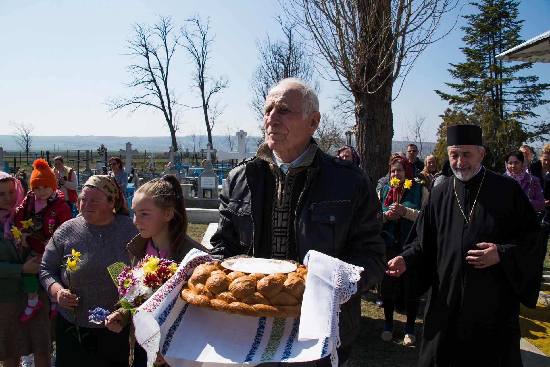 Slujire arhierească la Stolniceni, comuna Răuseni: „Omul își răstignește inima când îi iartă pe vrăjmași”